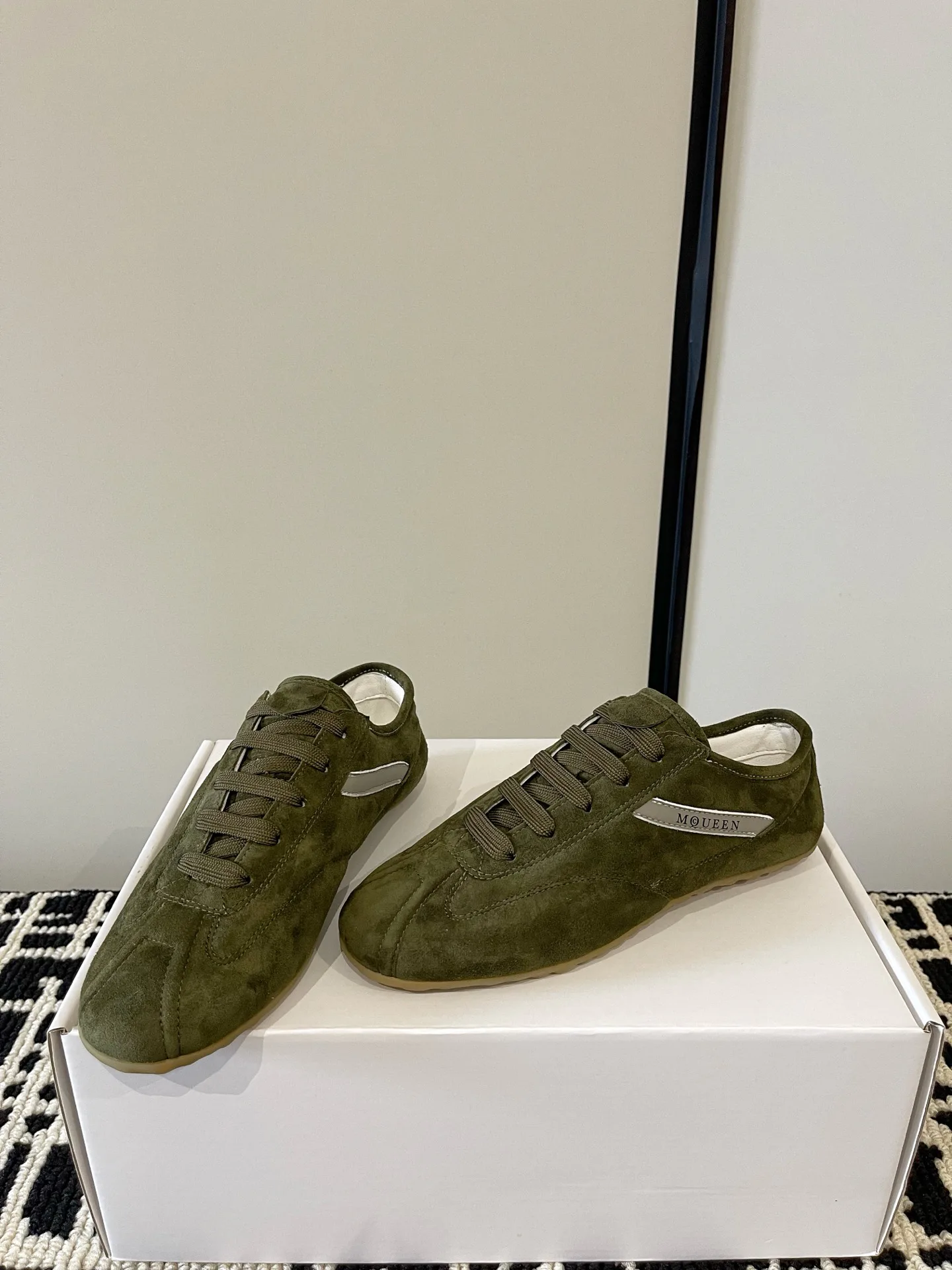 Кроссовки Женские Alexander Mcqueen 18386247