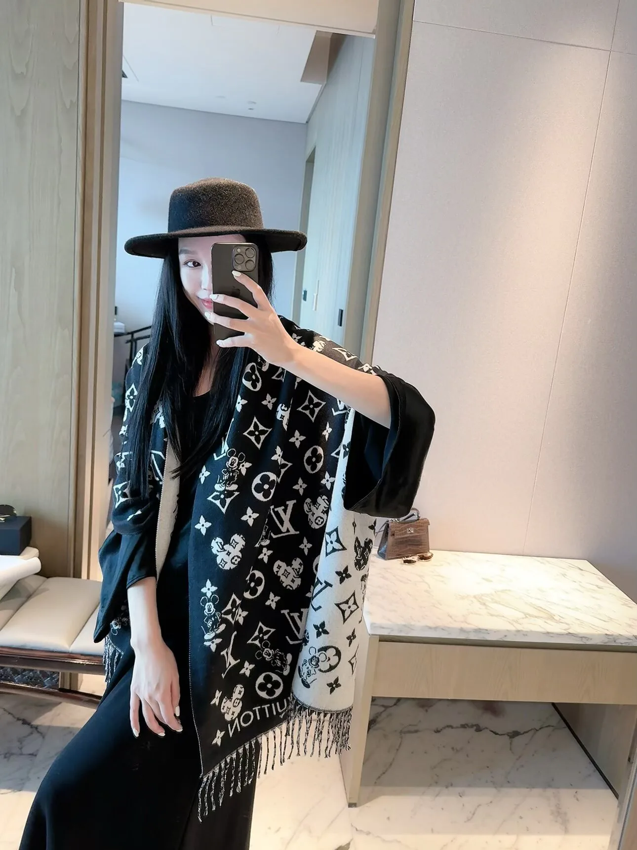 Шарфы Louis Vuitton 18647292
