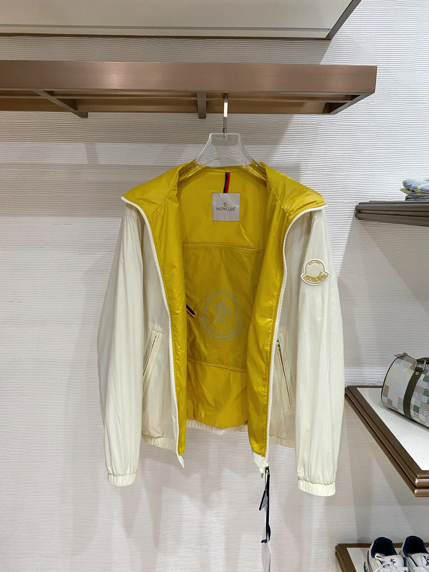 Куртки И Пуховики Женские Moncler 10479658