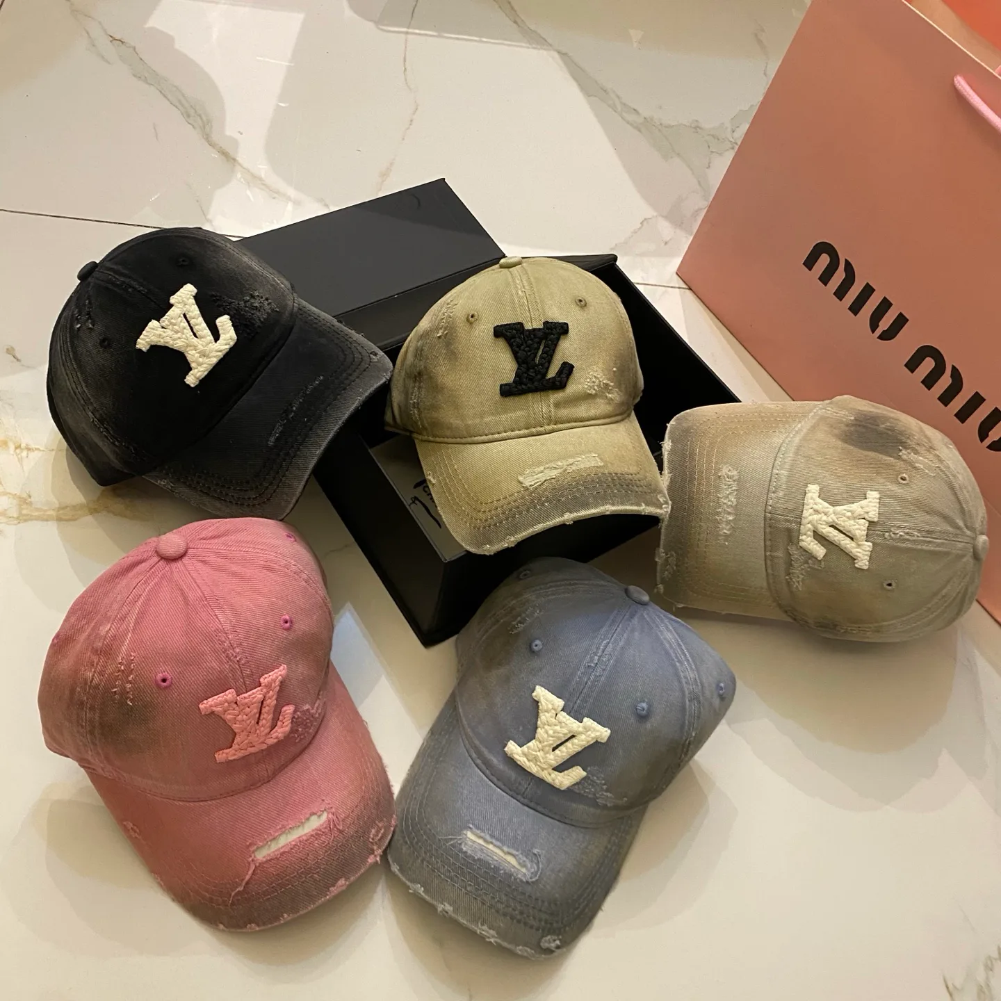Головные Уборы Louis Vuitton 11852939