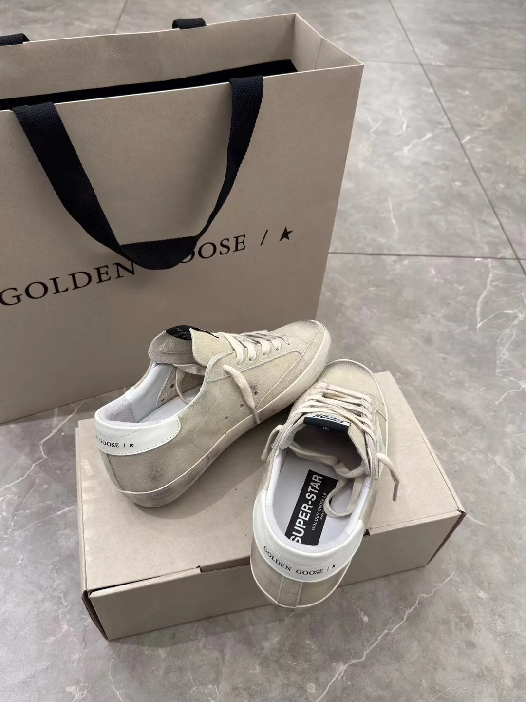 Кроссовки Женские Golden Goose 18265604