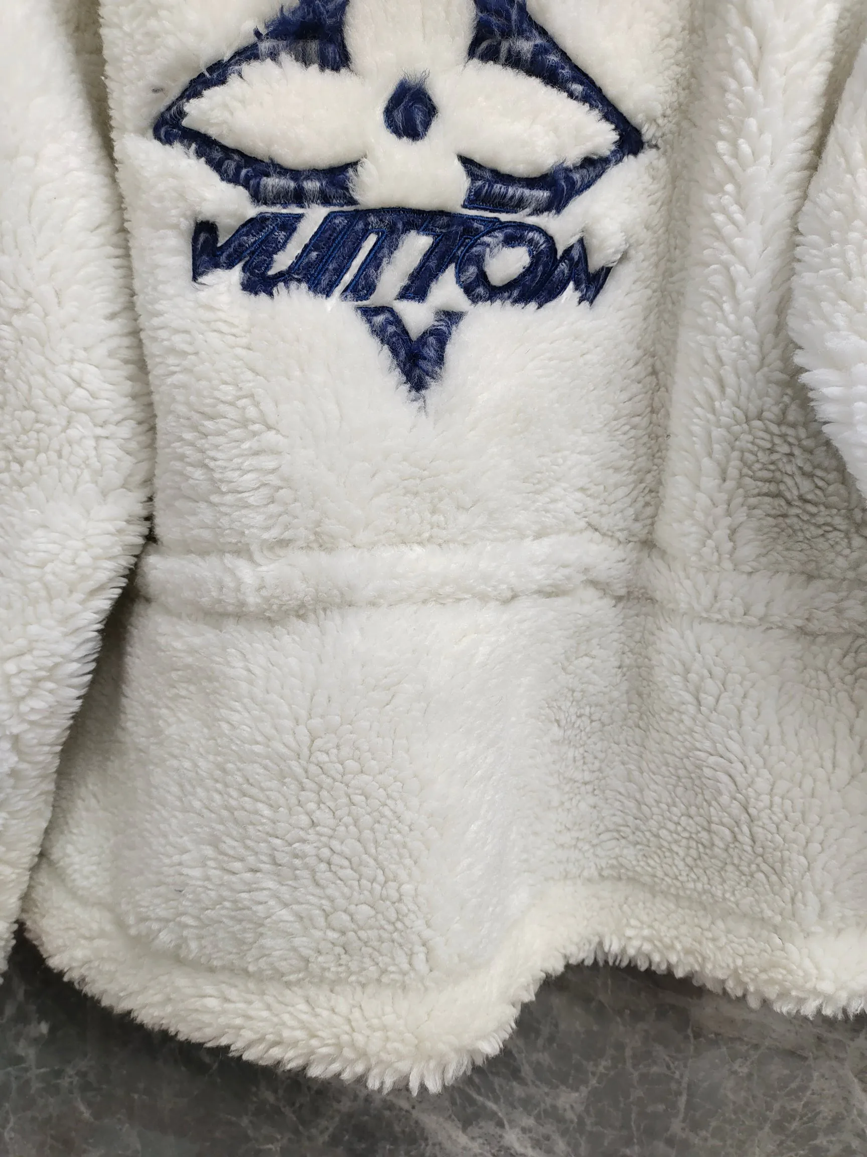 Куртки И Пуховики Женские Louis Vuitton 1276861