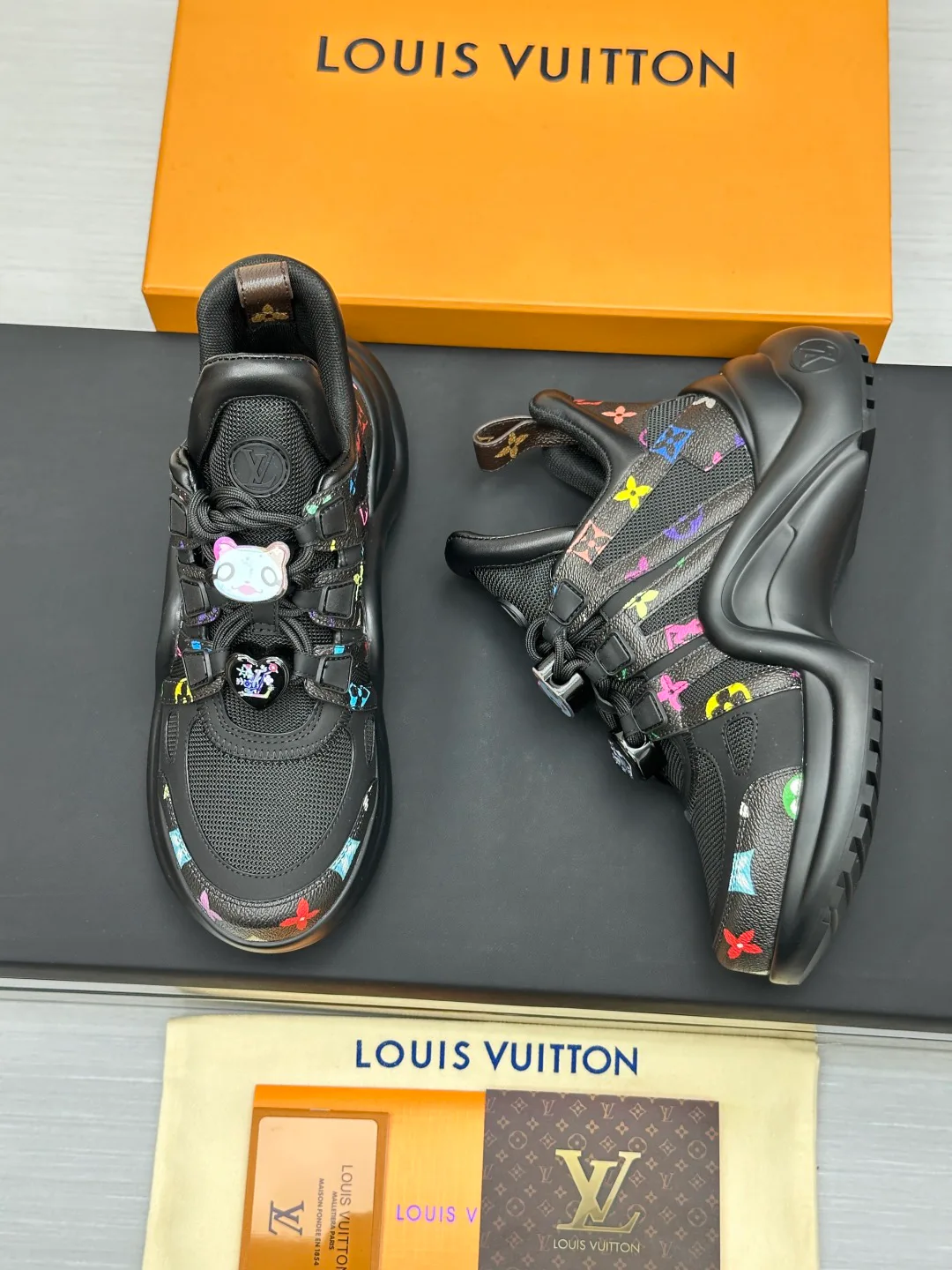 Кроссовки Женские Louis Vuitton 18212000