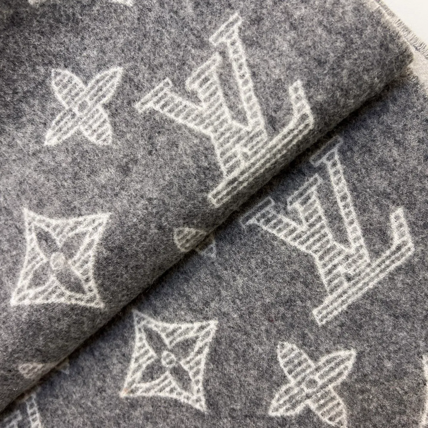 Шарфы Louis Vuitton 5904670