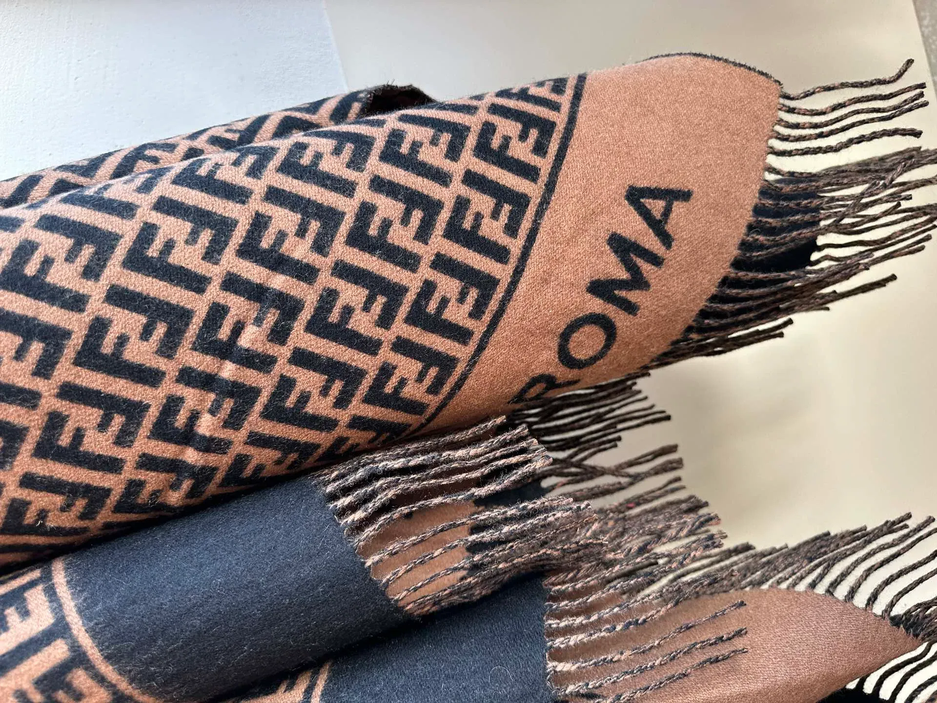 Шарфы Fendi 1813582