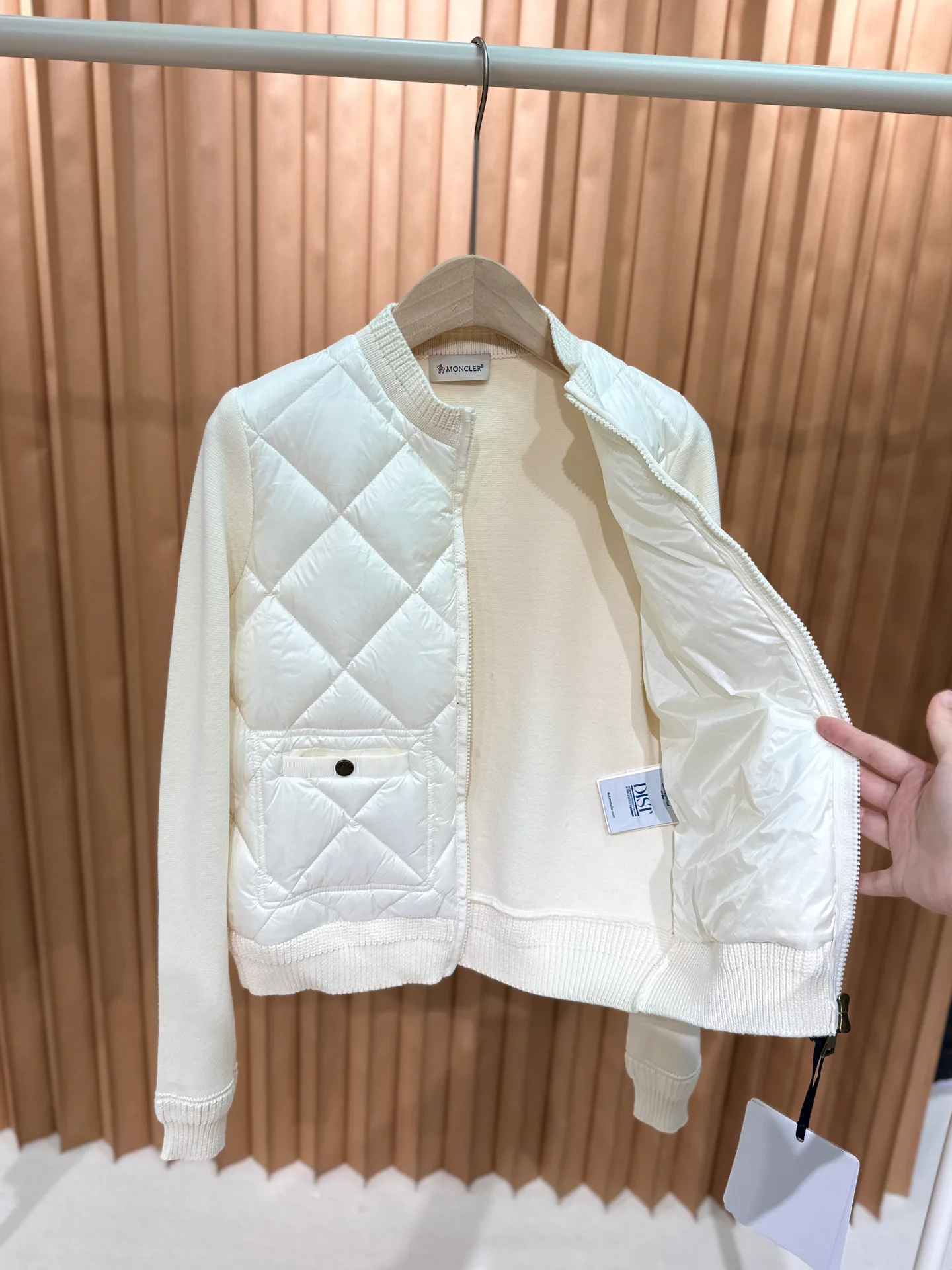Куртки И Пуховики Женские Moncler 18106079