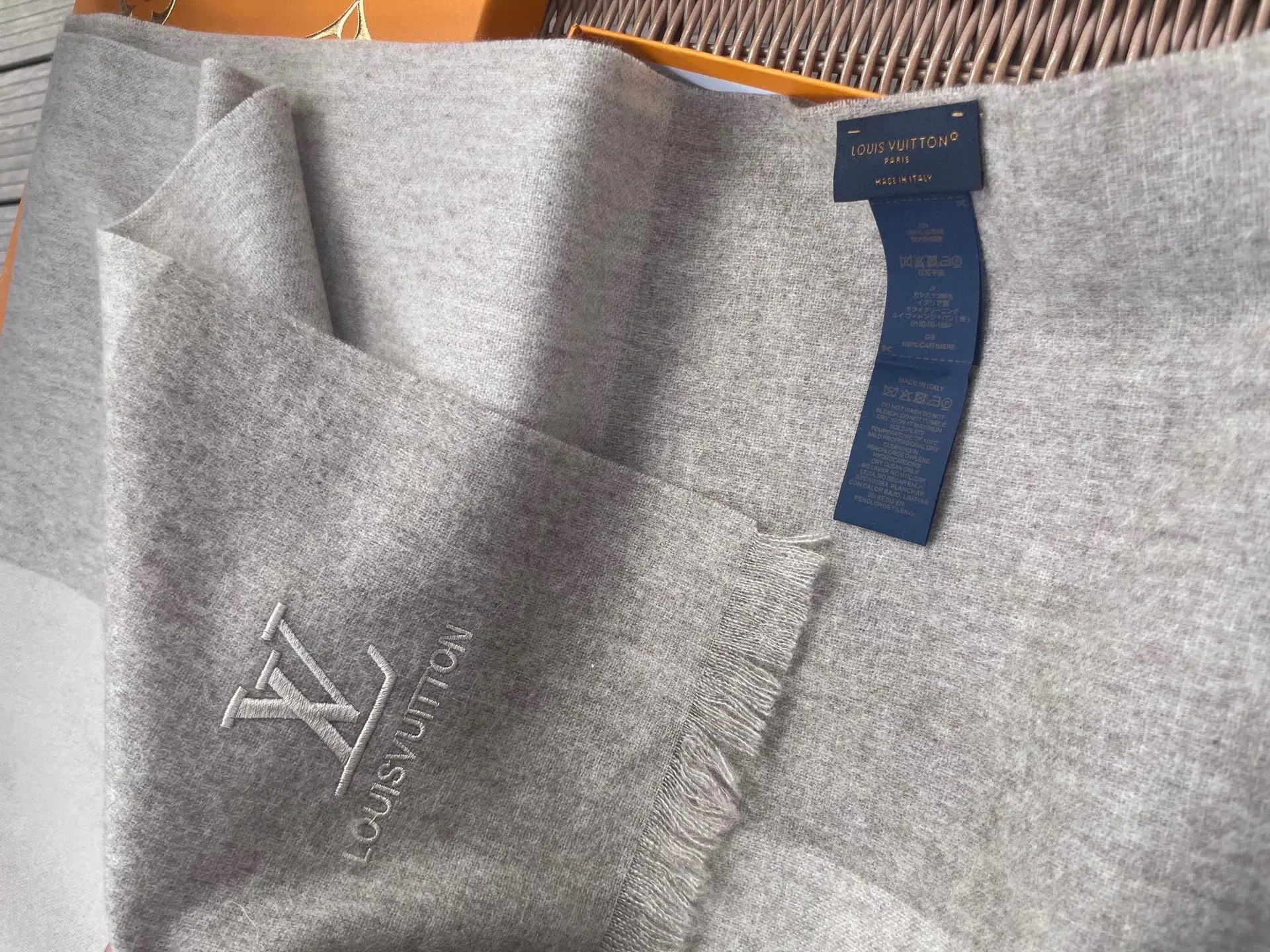 Шарфы Louis Vuitton 832147