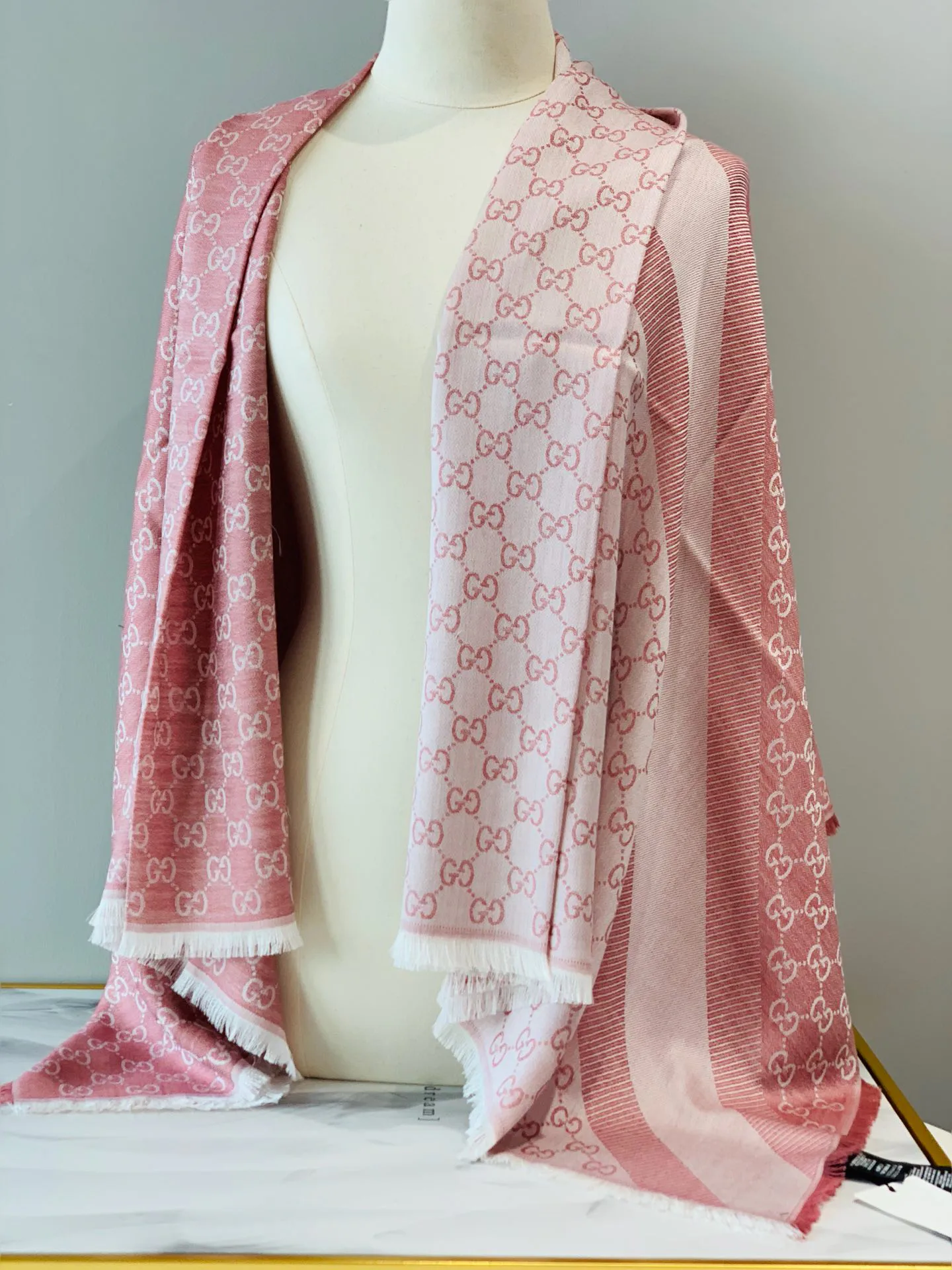 Шарфы Gucci 15315
