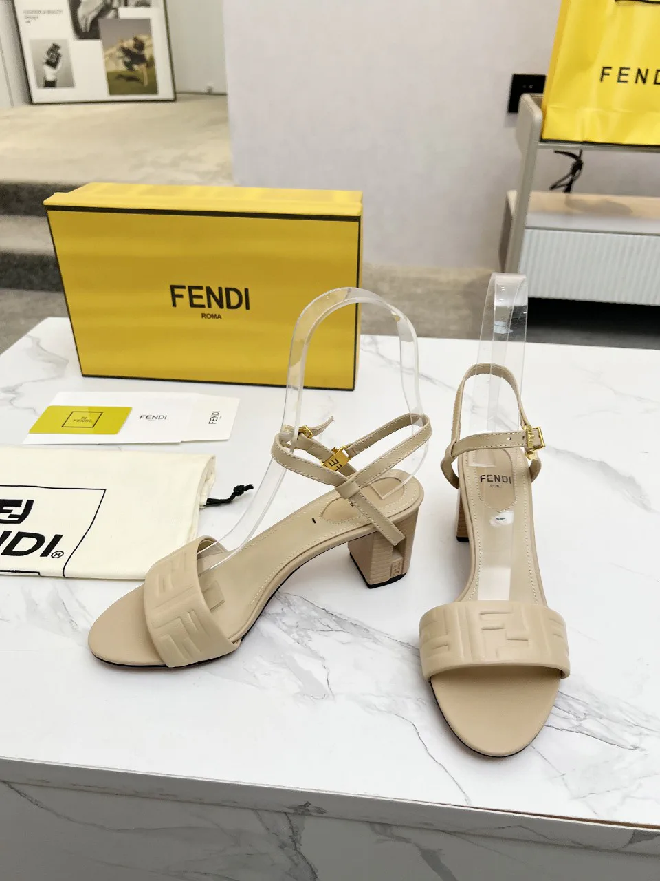 Босоножки Женские Fendi 17366608