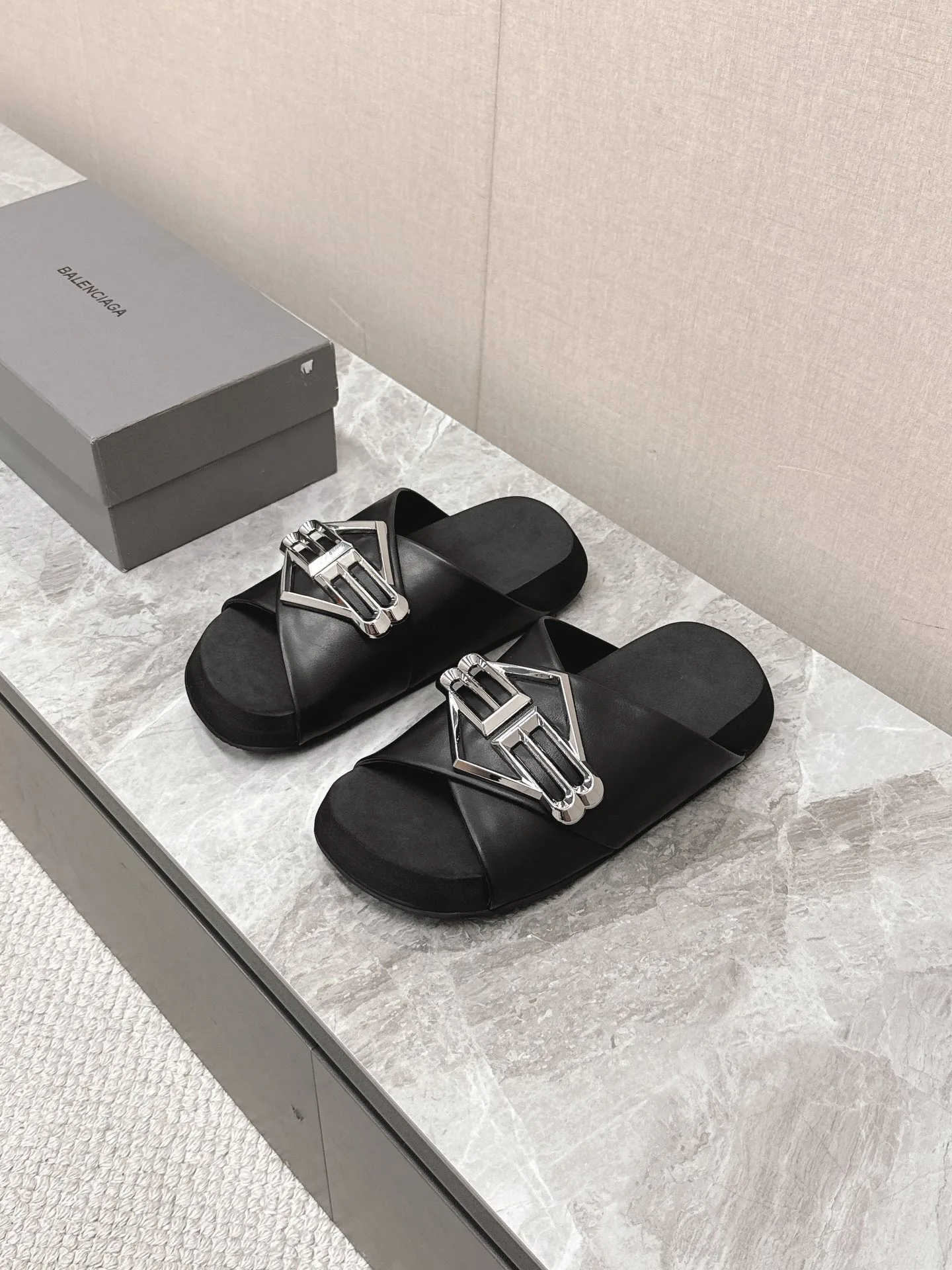 Шлепанцы Женские Balenciaga 11651011