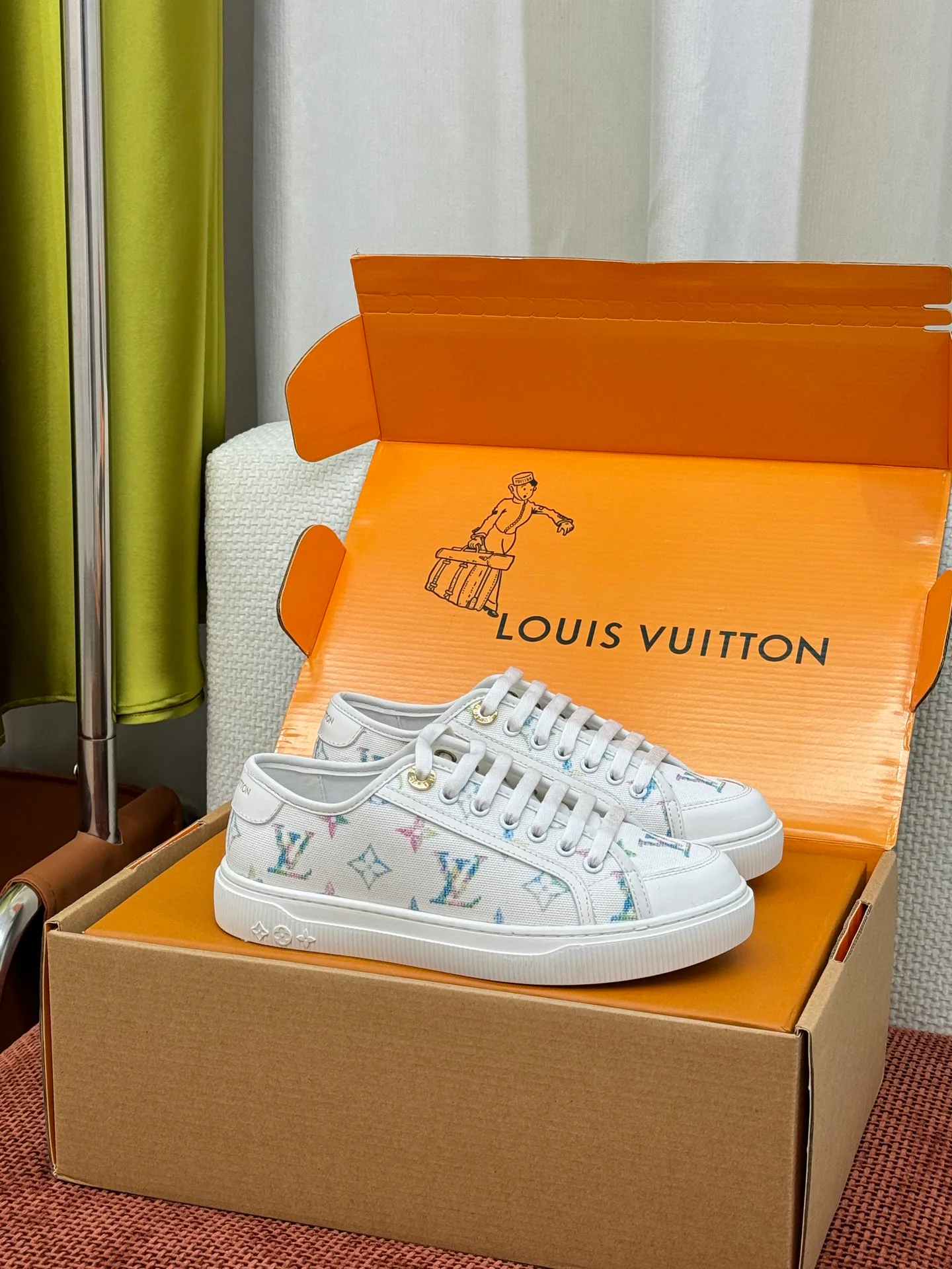Кроссовки Женские Louis Vuitton 18192823