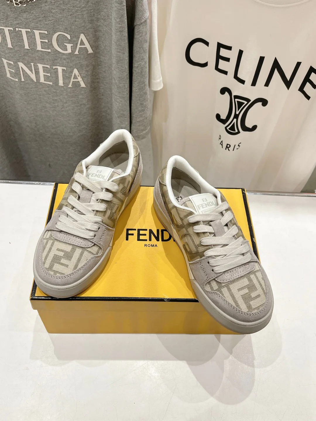 Кроссовки Женские Fendi 17908444