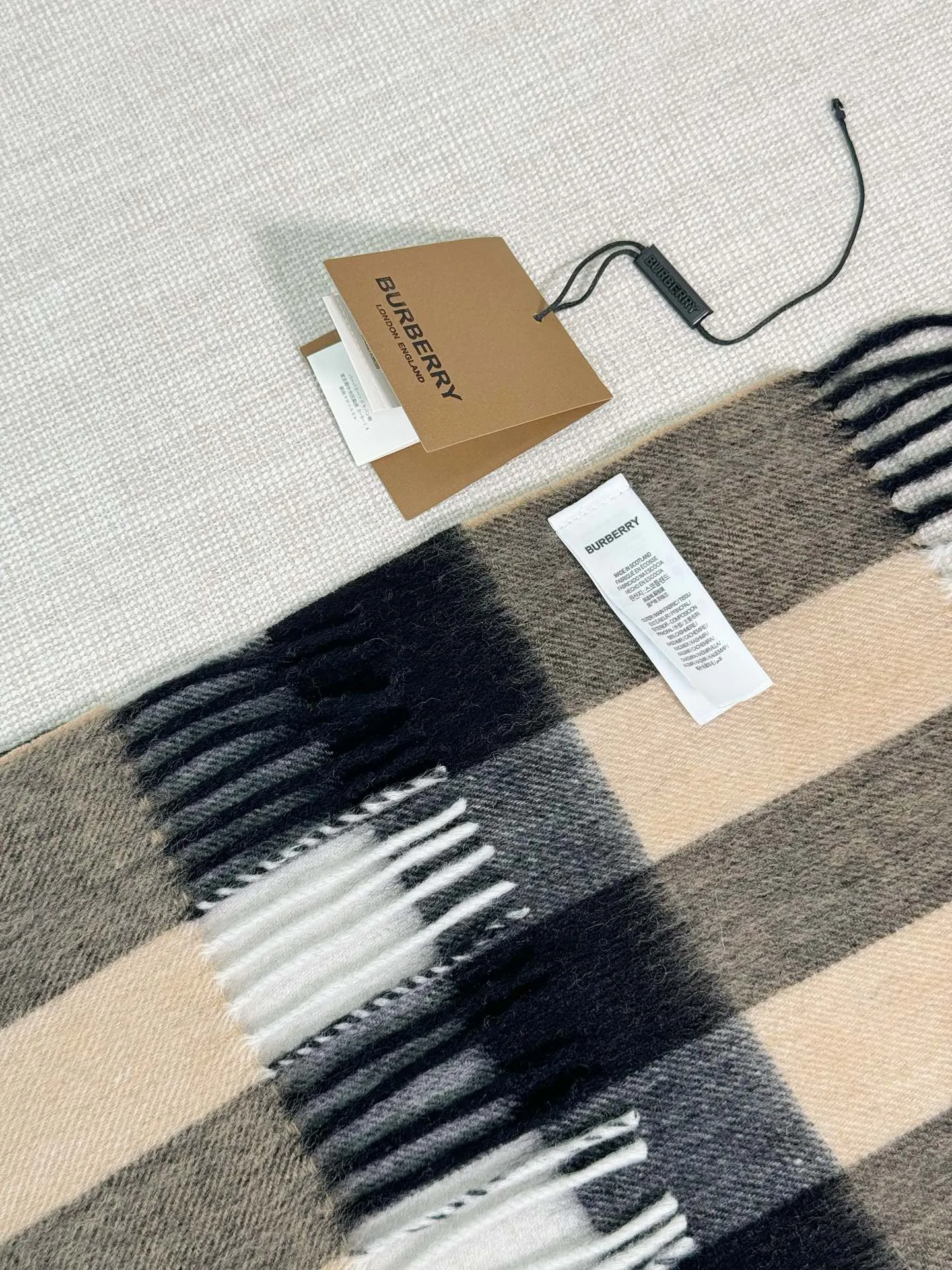 Шарфы Burberry 2208