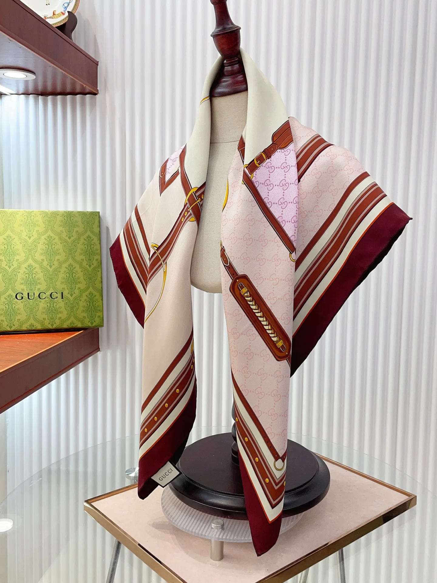 Шарфы Gucci 10190