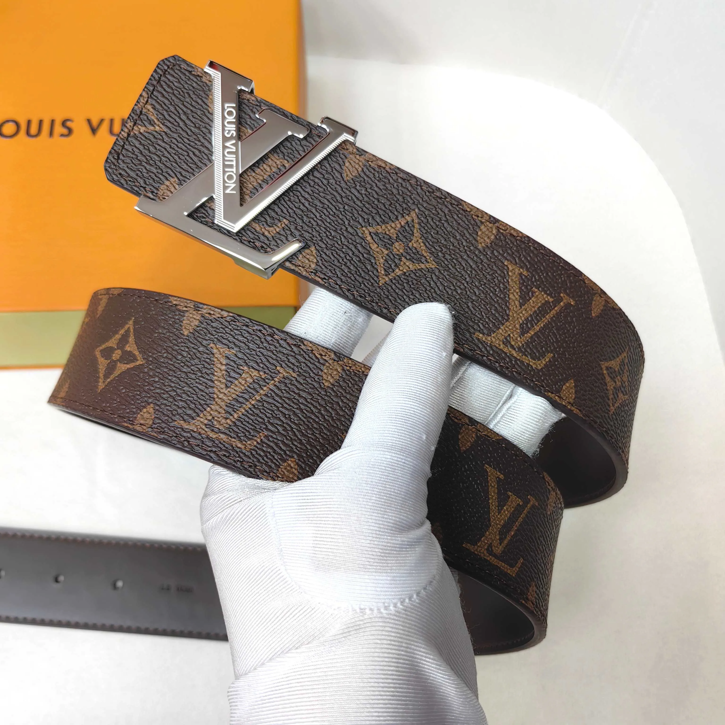Поясные Сумки Женские Louis Vuitton 1135380