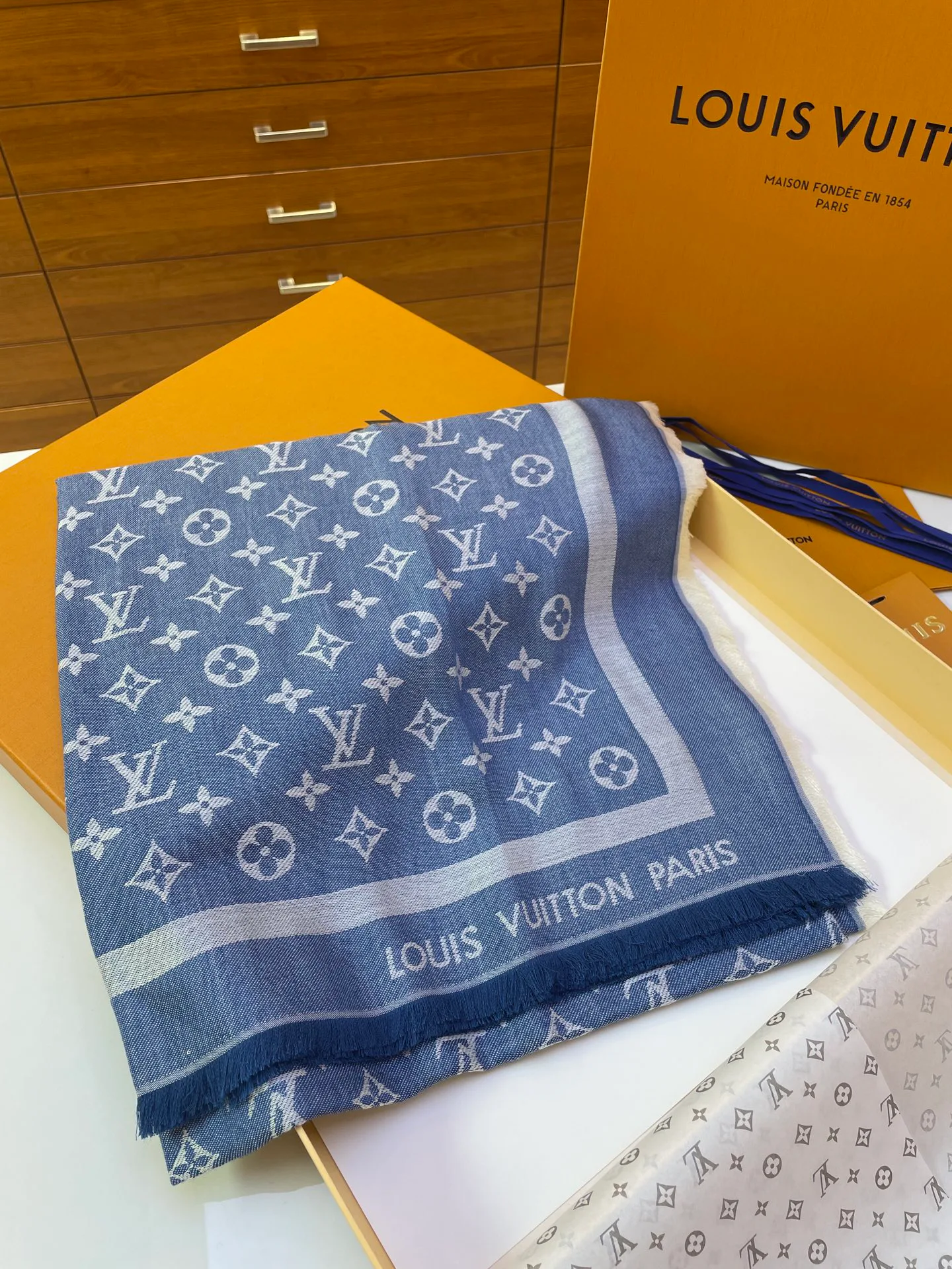 Шарфы Louis Vuitton 17928310