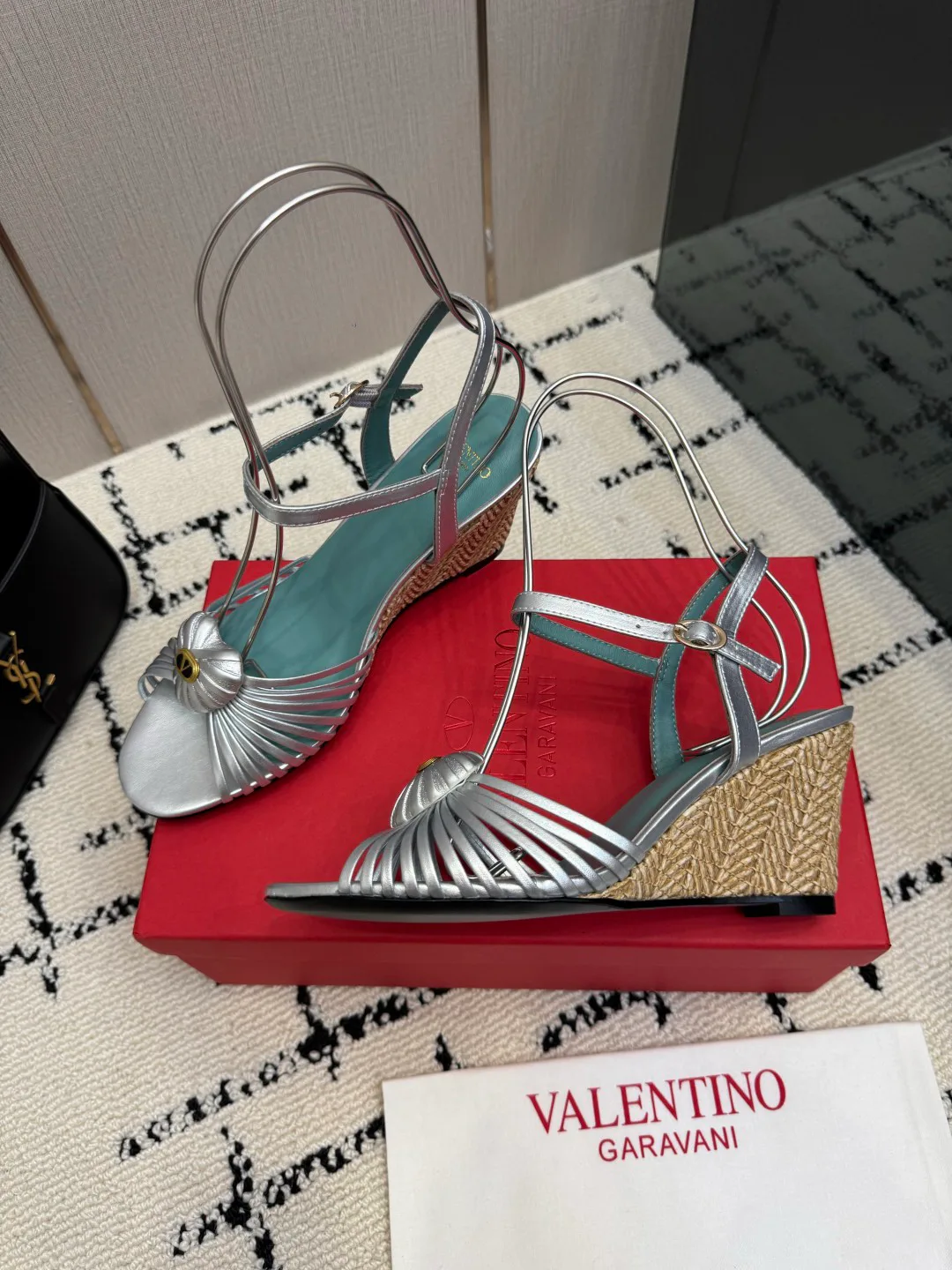 Босоножки Женские Valentino 18048999