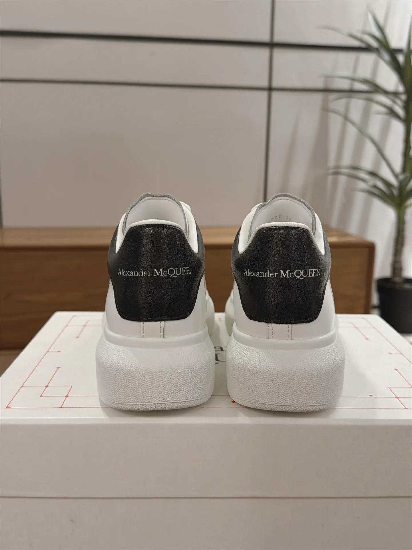 Кроссовки Женские Alexander Mcqueen 18159790