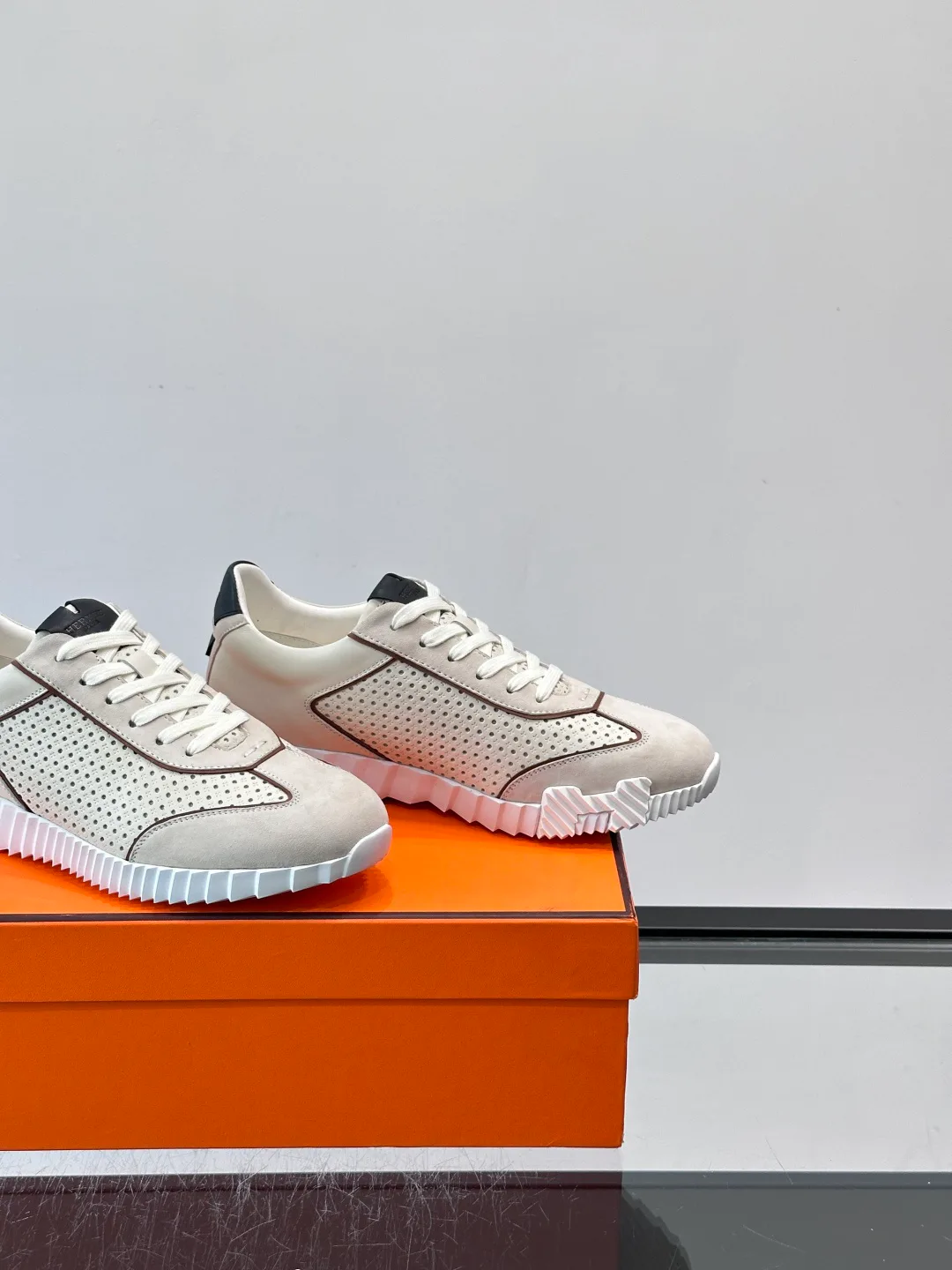 Кроссовки Женские Hermes 18118574