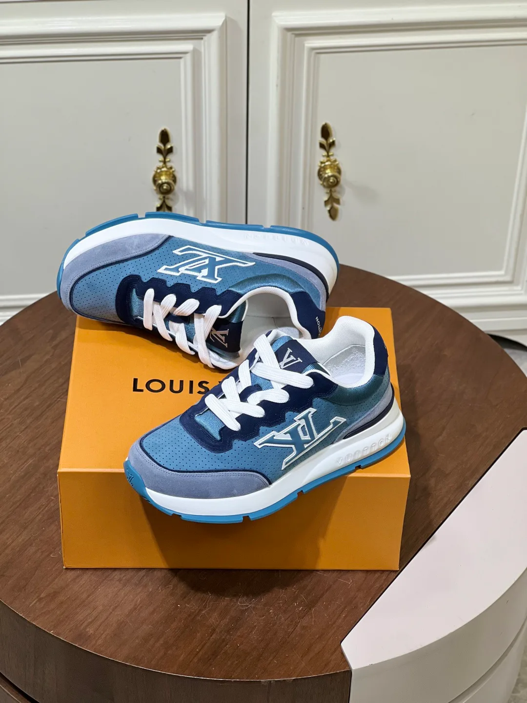 Кроссовки Мужские Louis Vuitton 17460374