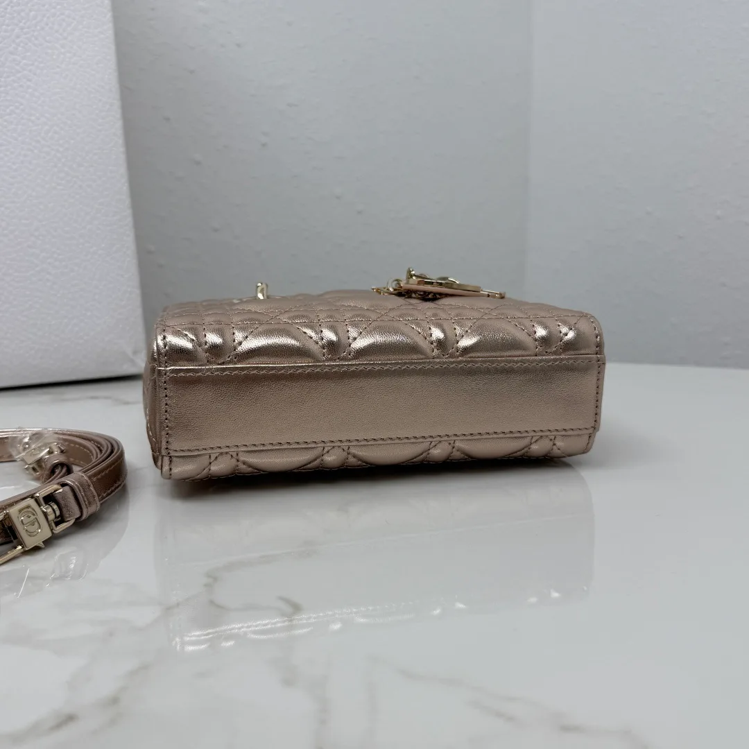 Классические Сумки Женские Christian Dior 18116367