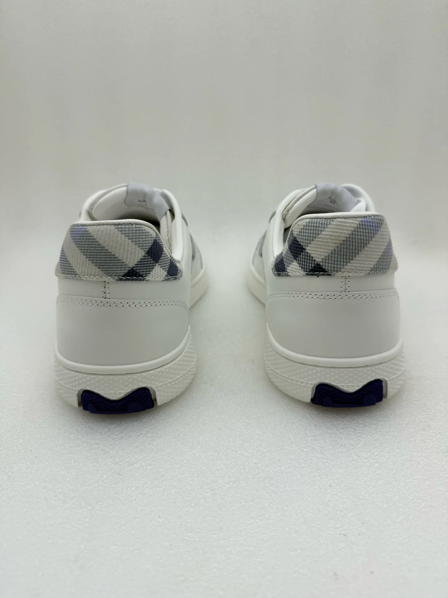 Кроссовки Женские Burberry 18589211