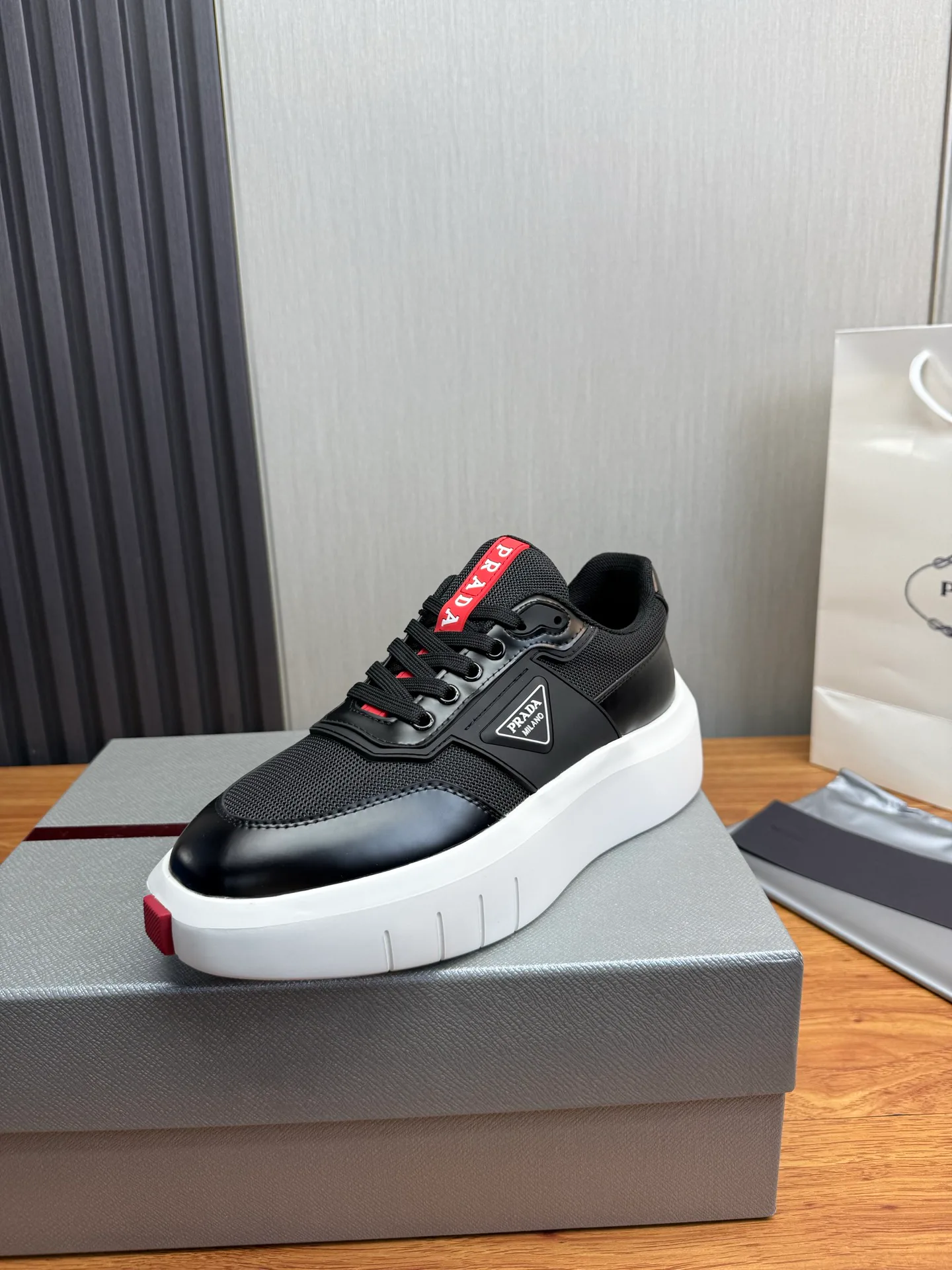 Кроссовки Мужские Prada 13537320