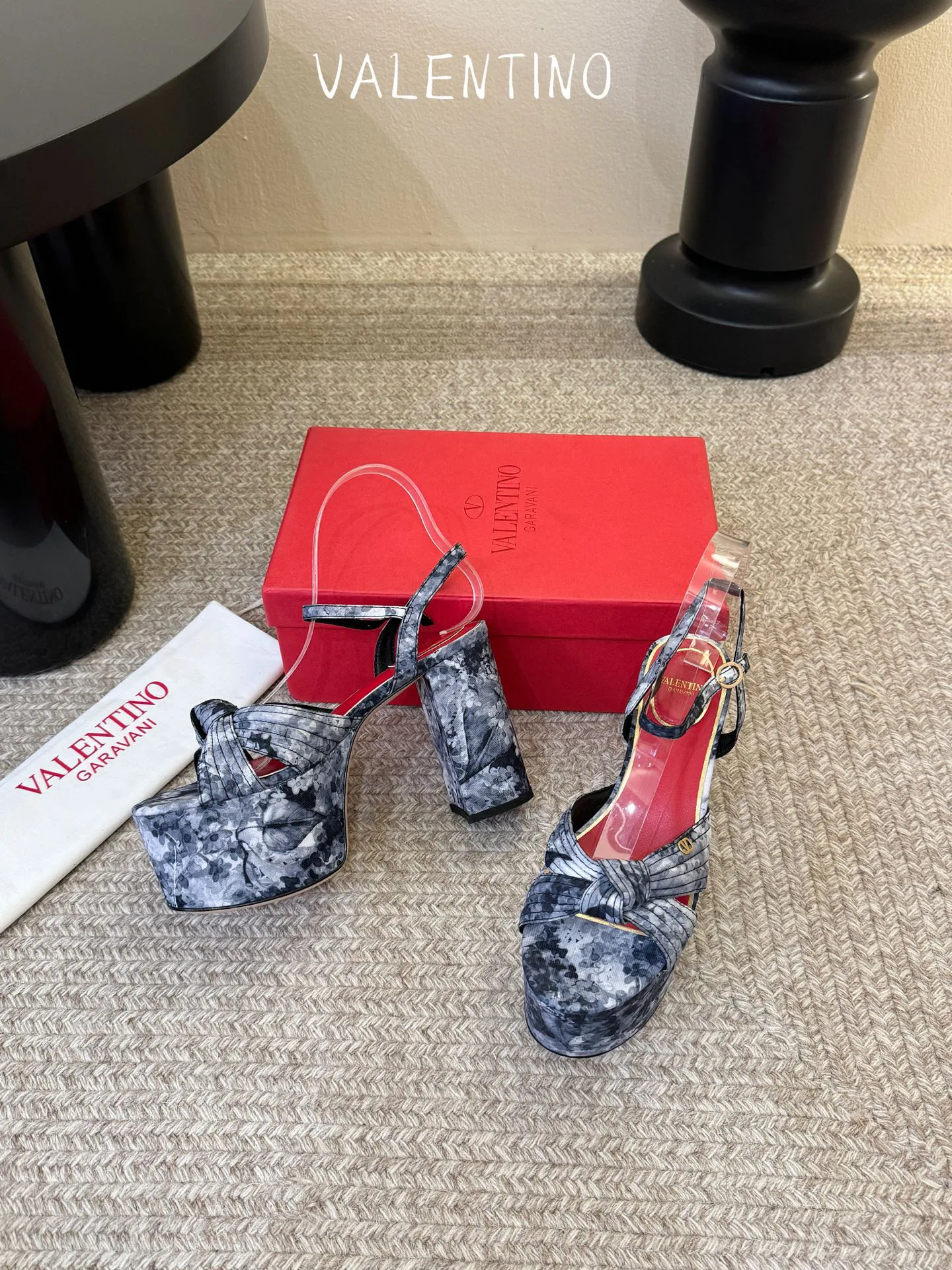 Босоножки Женские Valentino 17396961