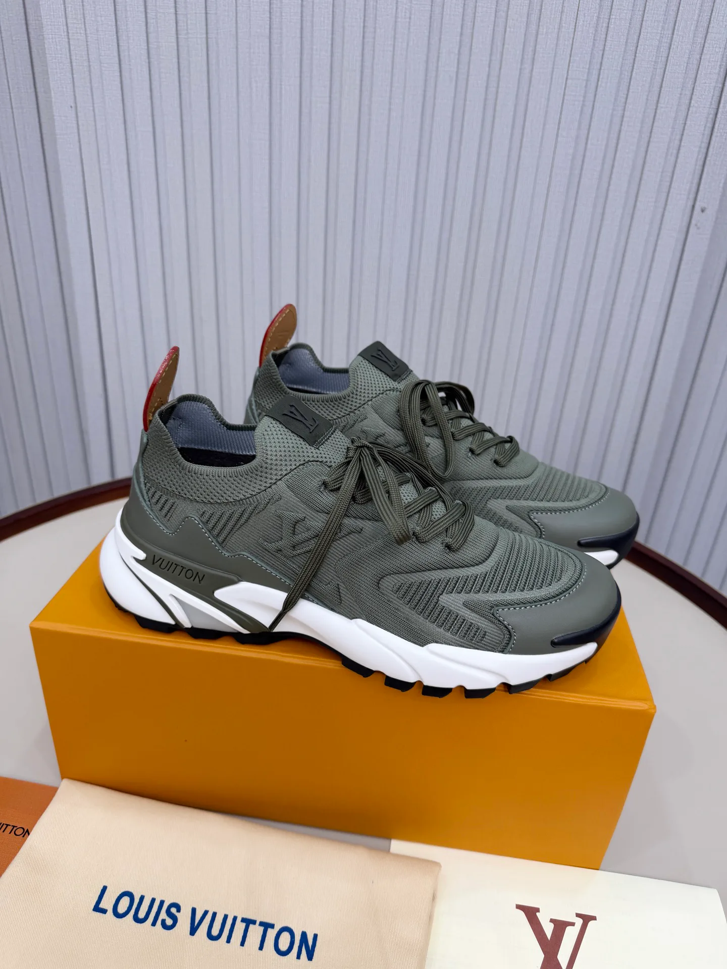 Кроссовки Мужские Louis Vuitton 1986121