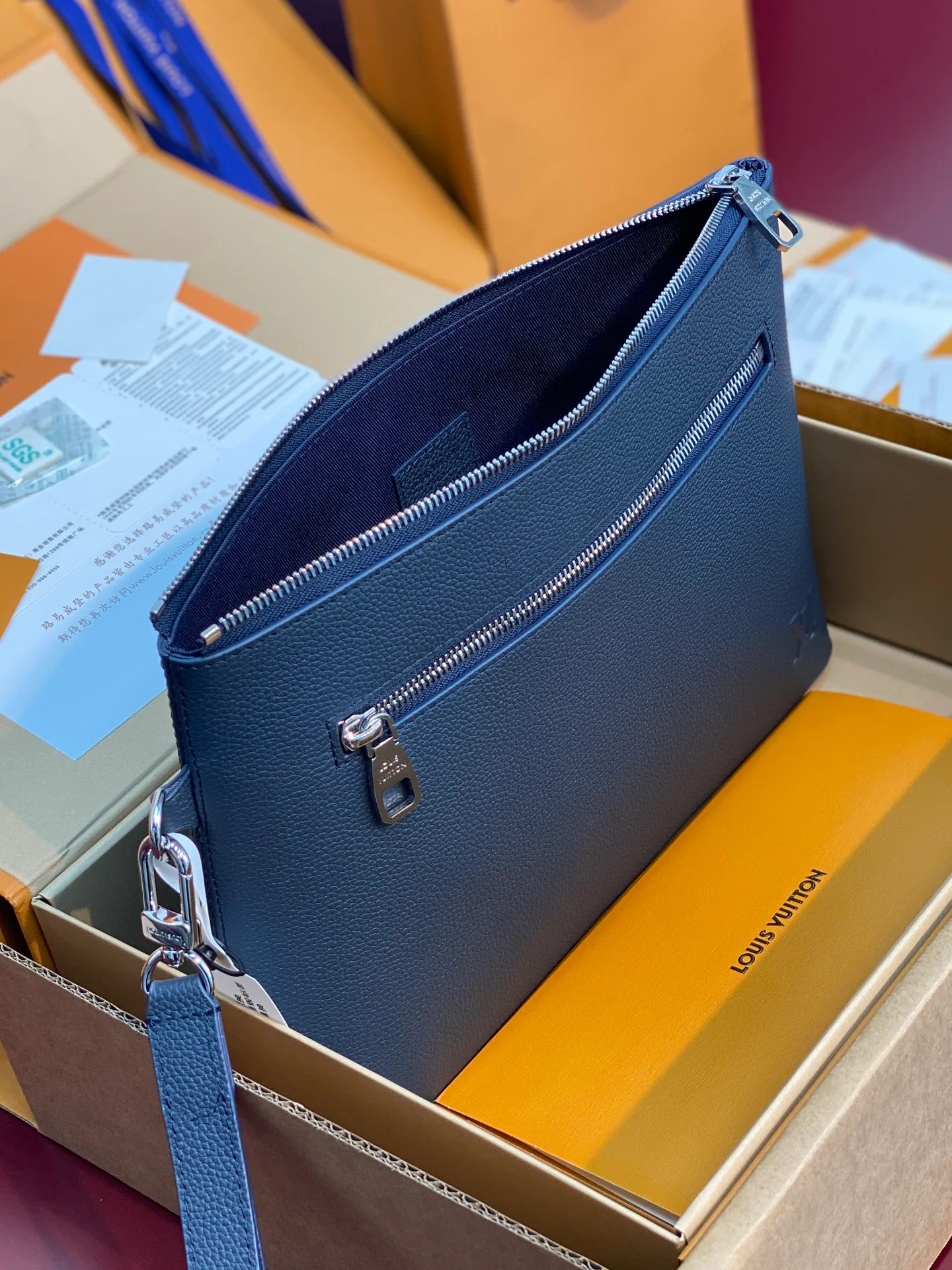 Клатчи Женские Louis Vuitton 1923338