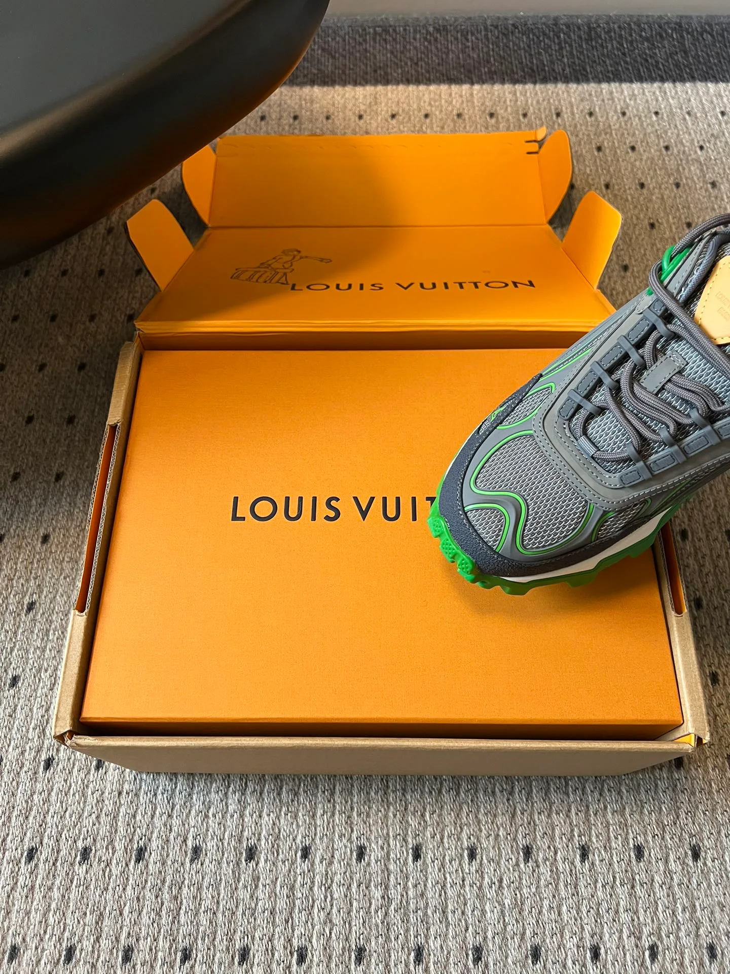 Кроссовки Женские Louis Vuitton 13368294