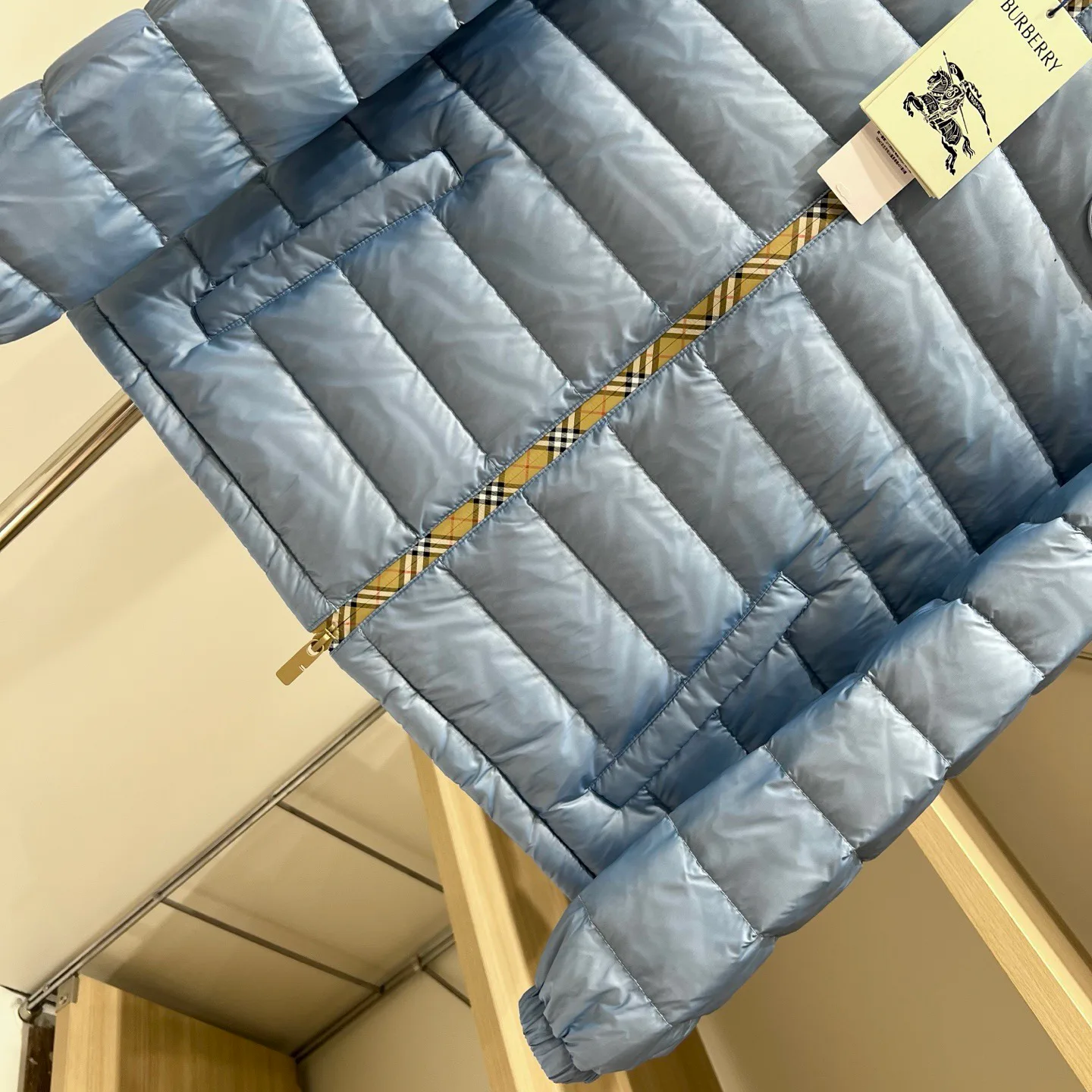 Куртки И Пуховики Женские Burberry 18110900