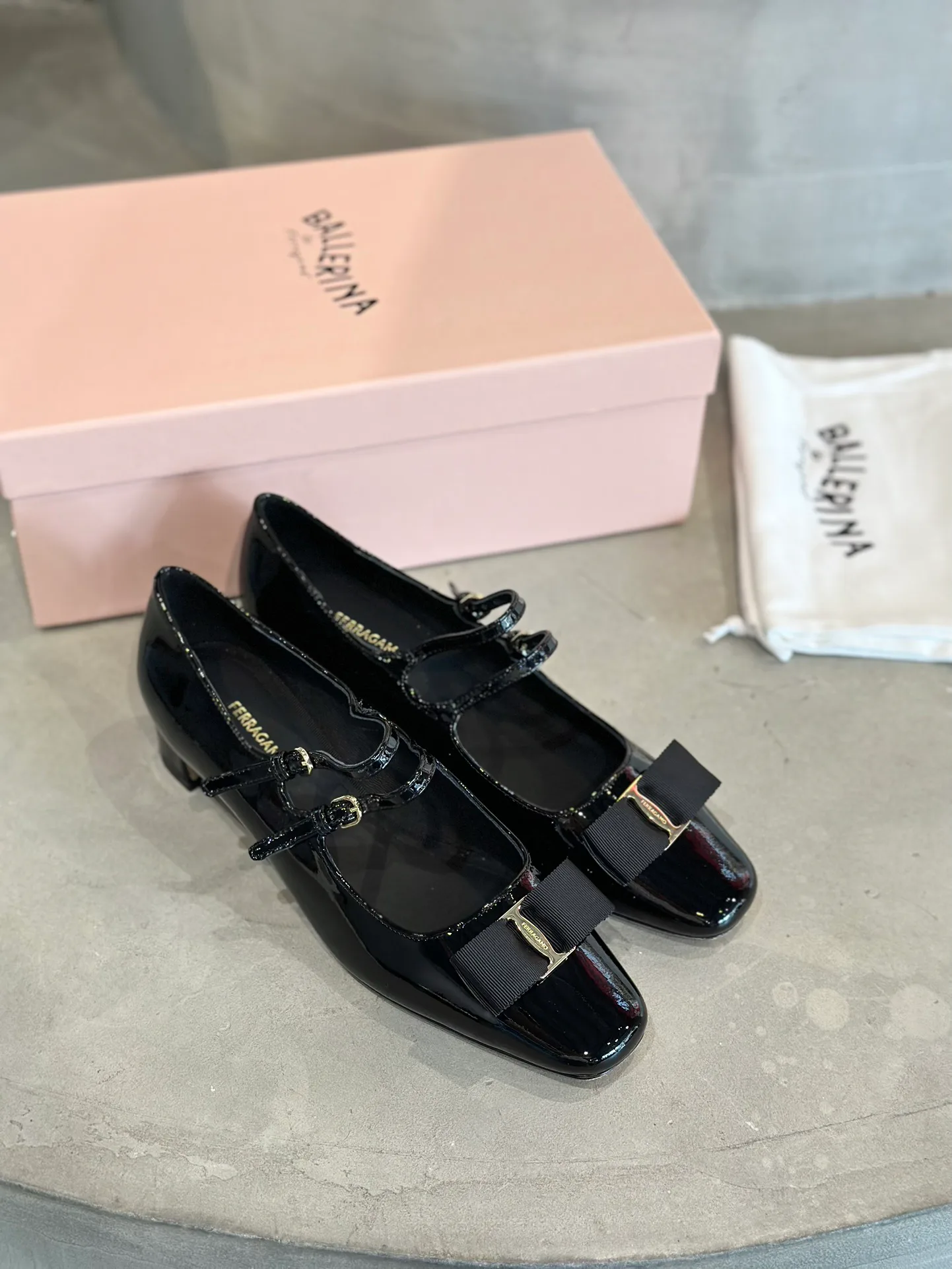 Туфли Женские Salvatore Ferragamo 13368386