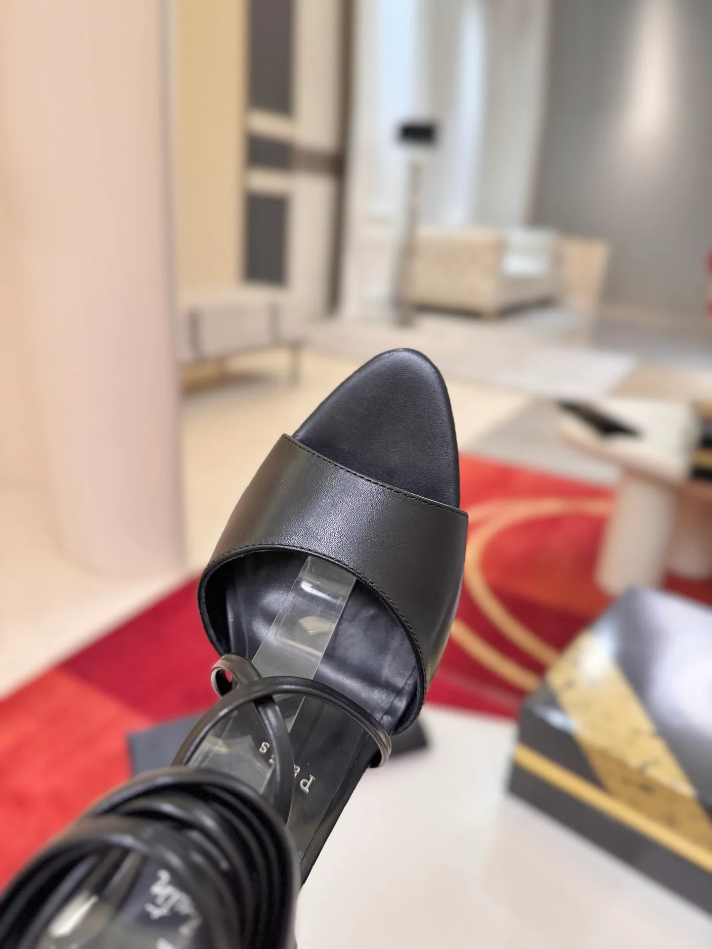 Босоножки Женские Christian Louboutin 19570904