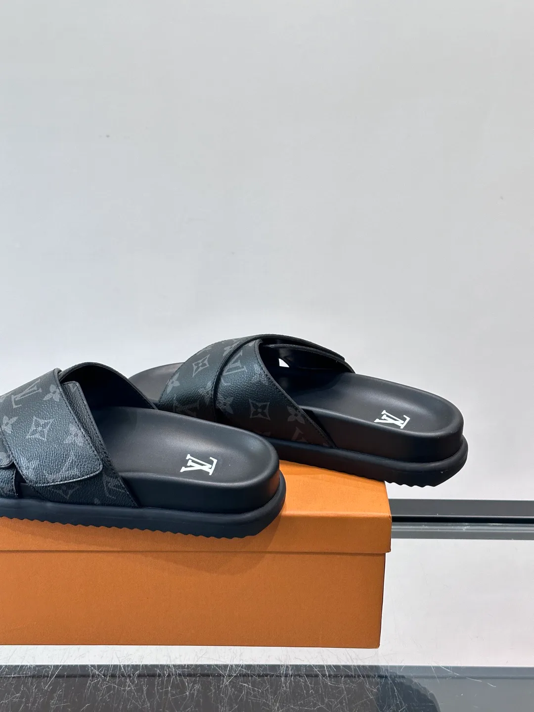Шлепанцы Мужские Louis Vuitton 13353088