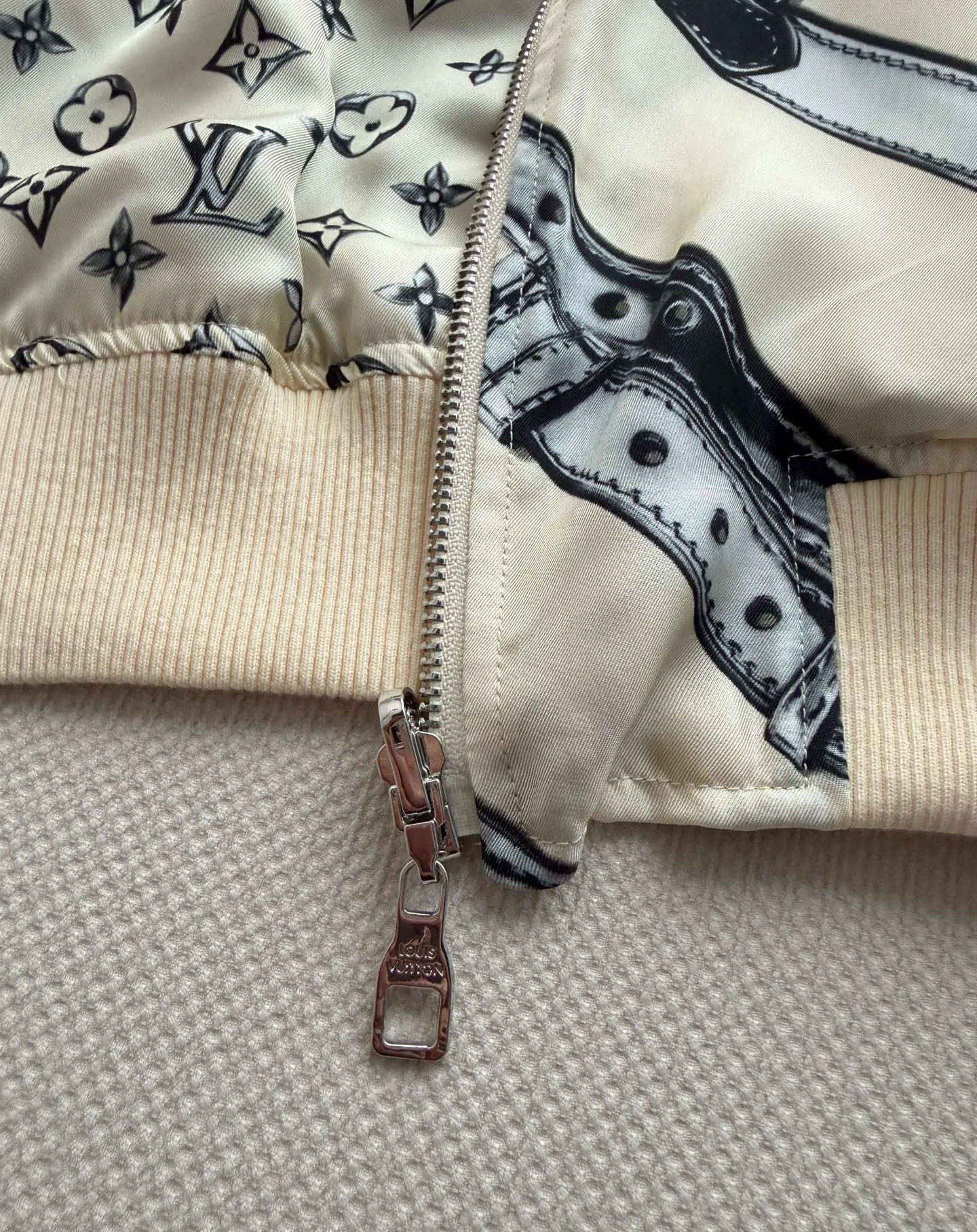 Куртки И Пуховики Женские Louis Vuitton 18362813