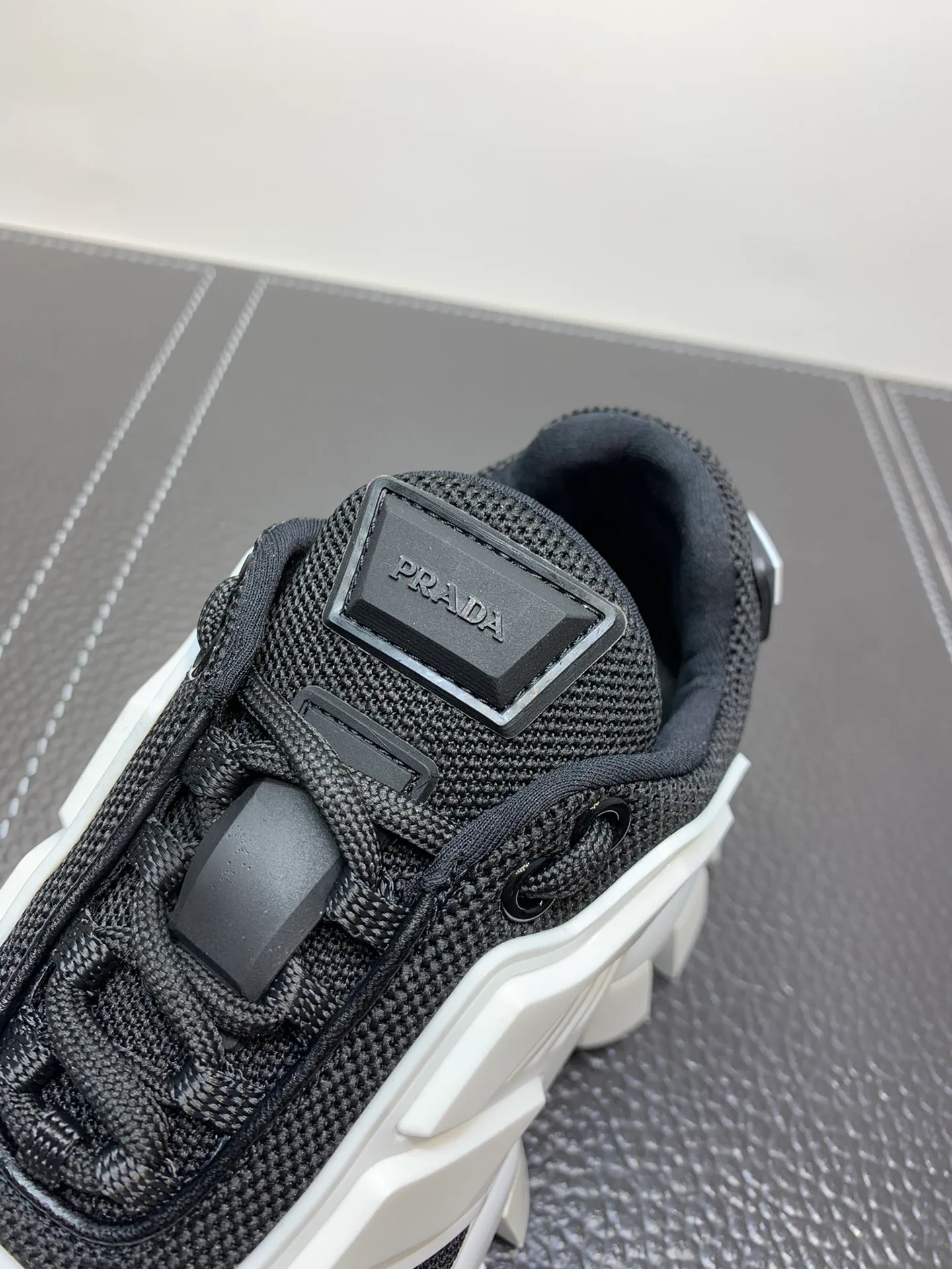 Кроссовки Женские Prada 28282