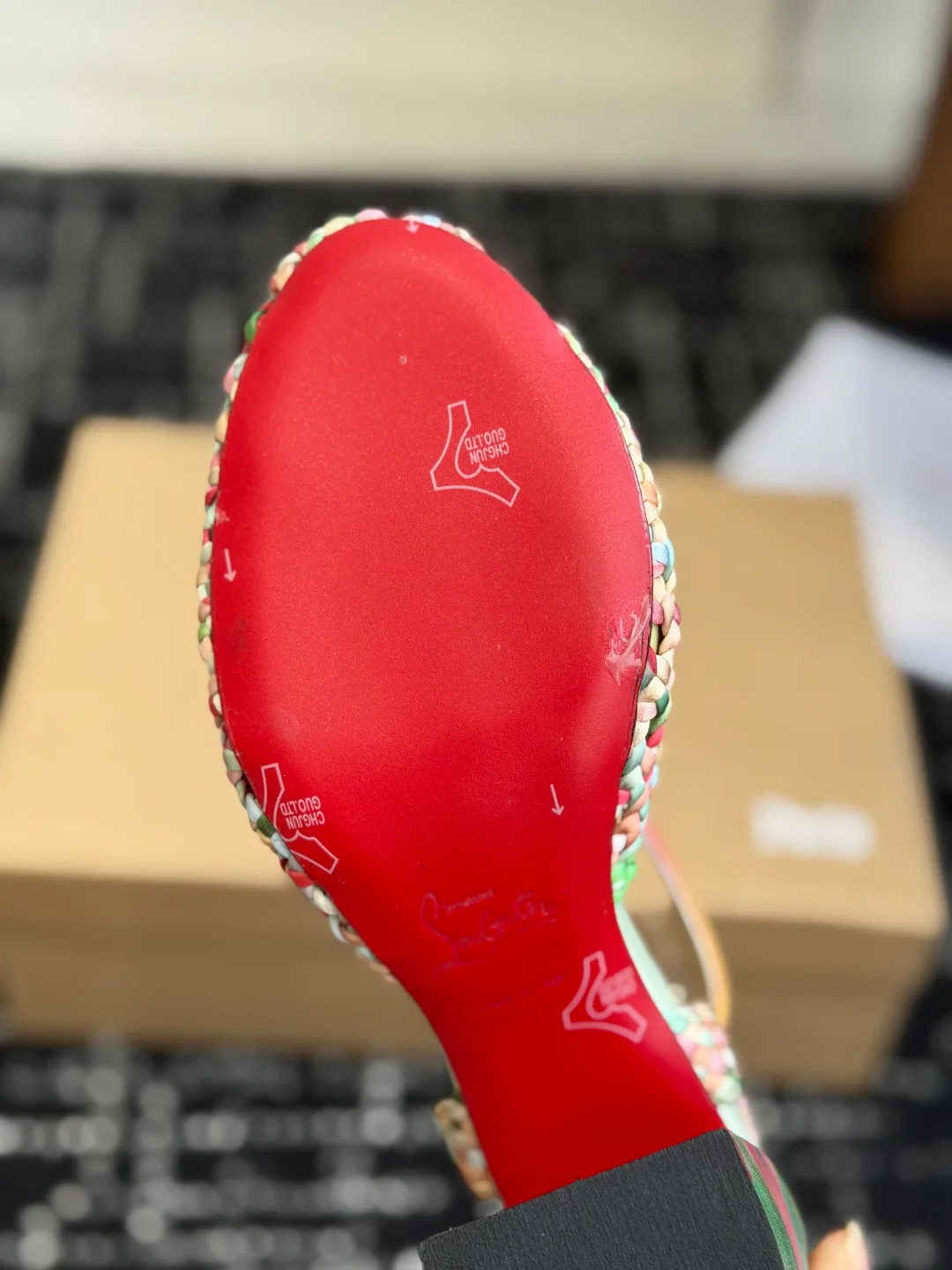 Босоножки Женские Christian Louboutin 19633361