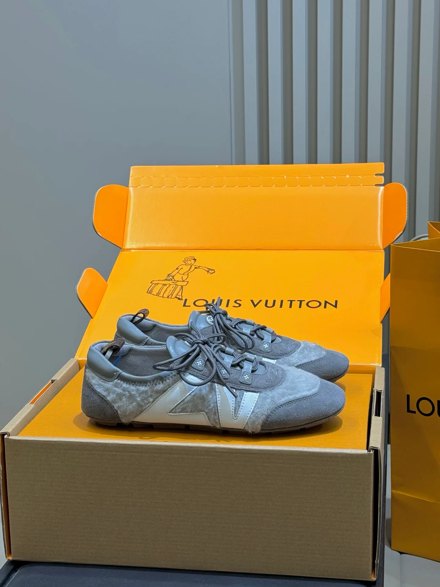 Кроссовки Женские Louis Vuitton 870531