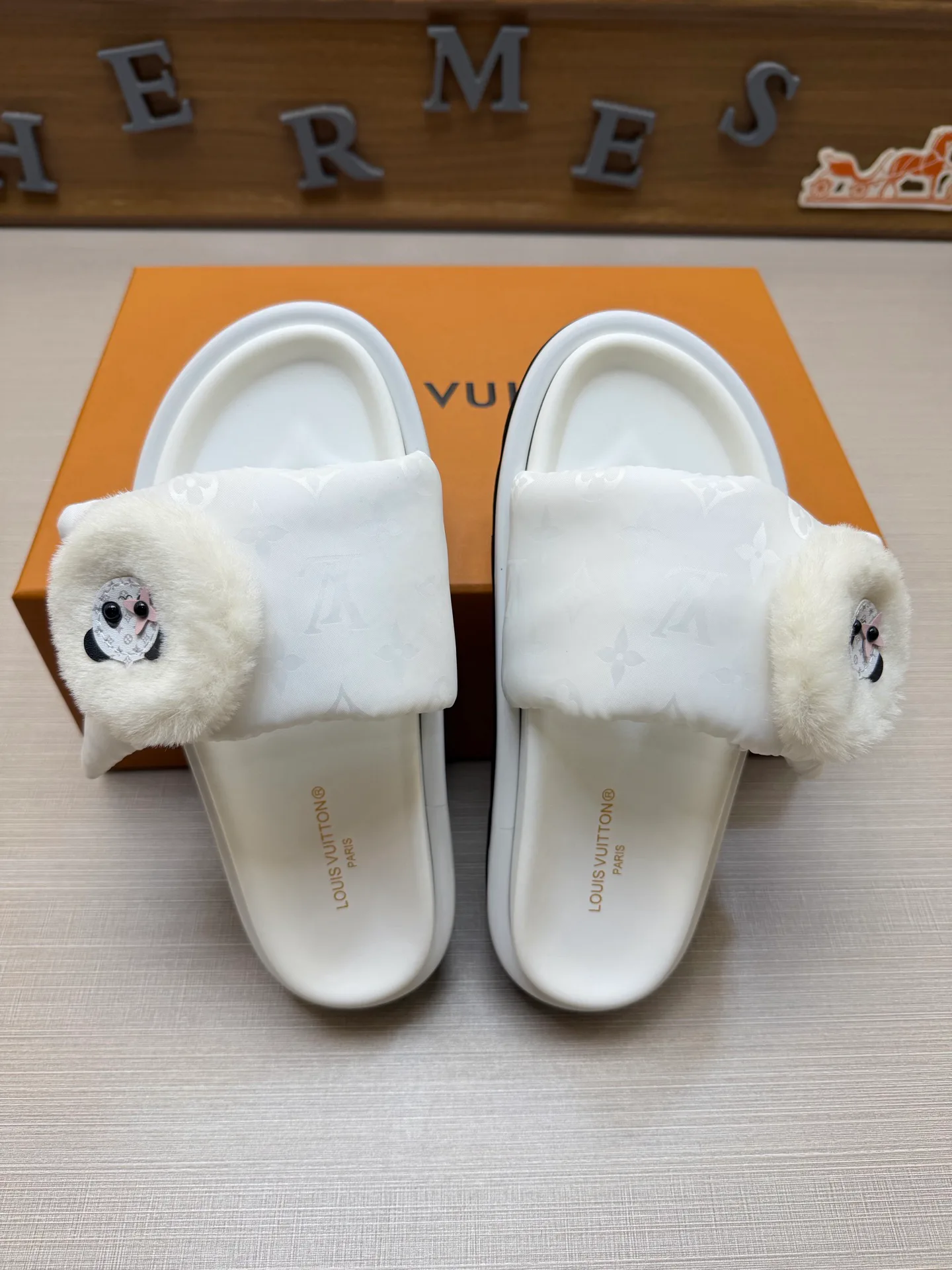 Шлепанцы Женские Louis Vuitton 18011818