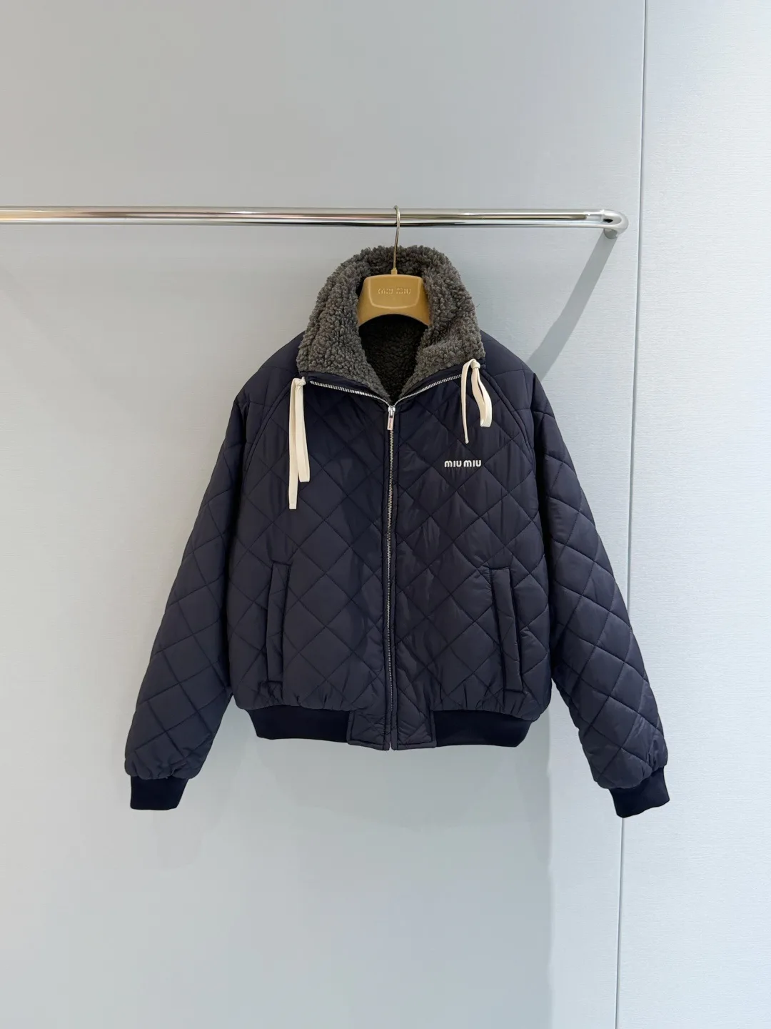 Куртки И Пуховики Женские Miu Miu 18285491