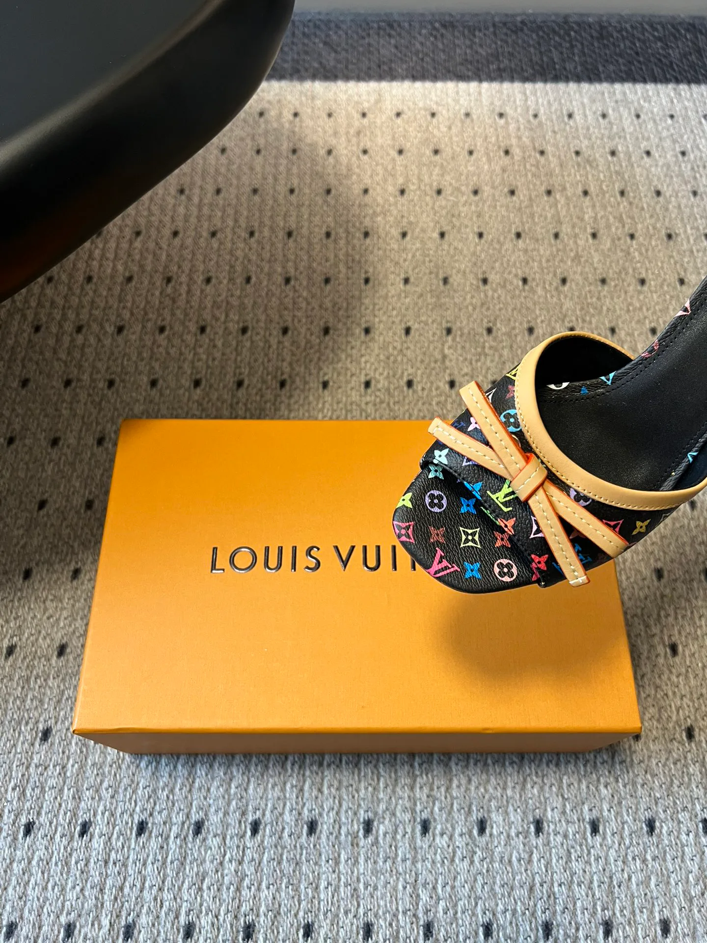 Босоножки Женские Louis Vuitton 11758570
