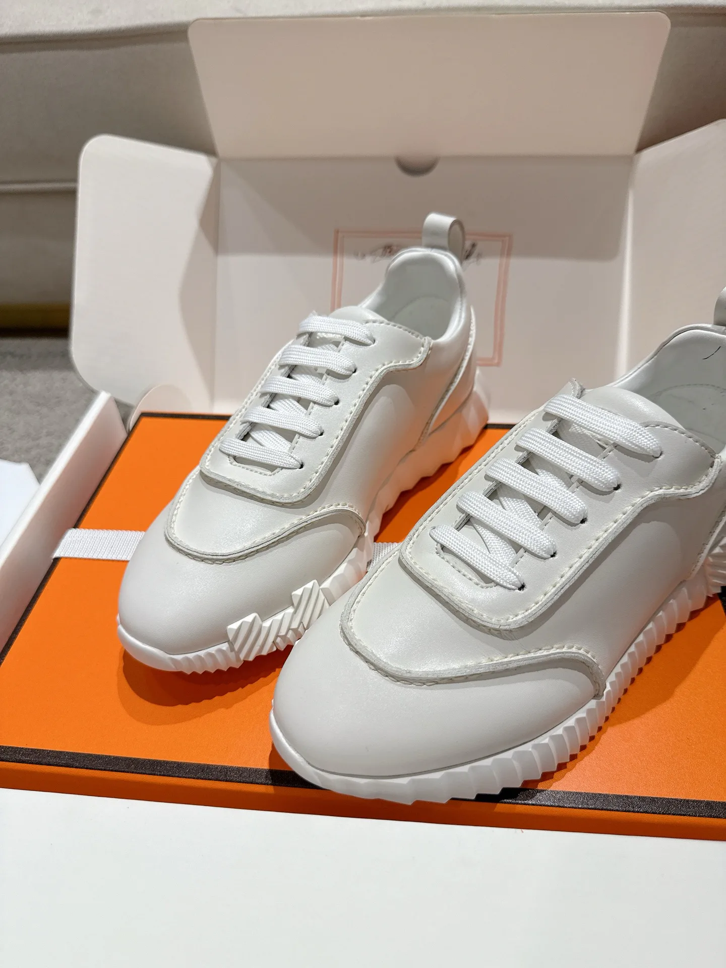 Кроссовки Женские Hermes 17467526