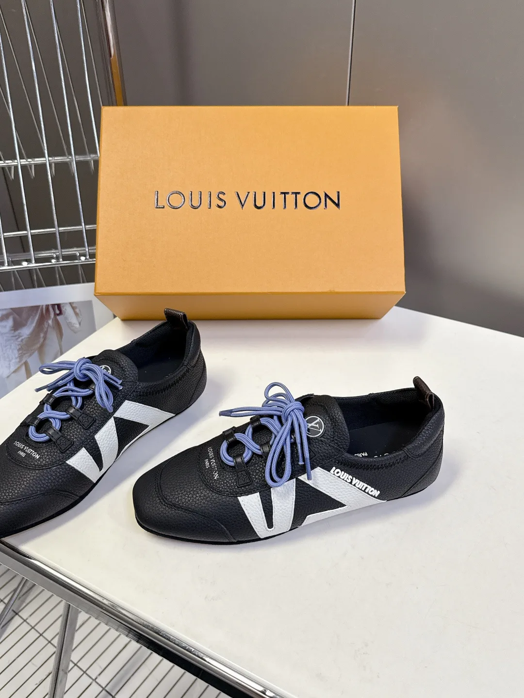 Кроссовки Женские Louis Vuitton 1480757