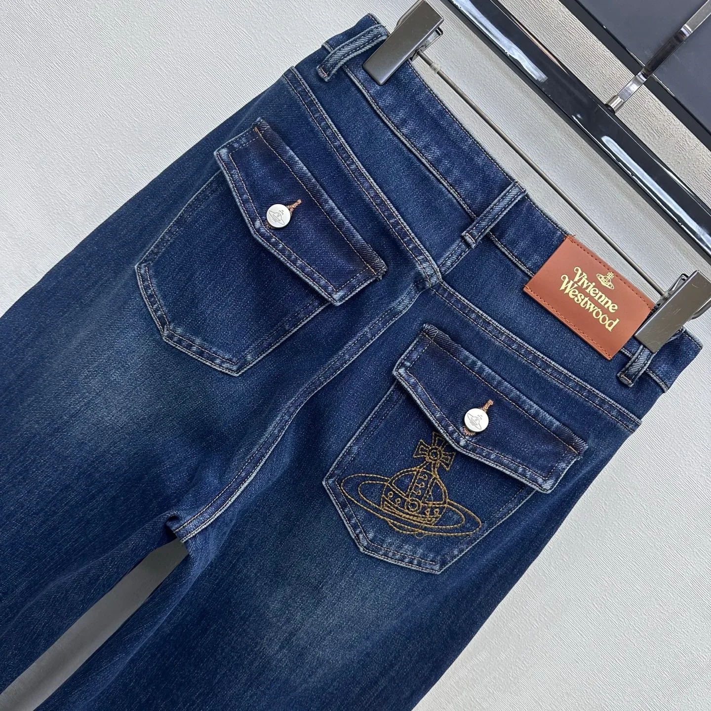 Джинсы Женские Vivienne Westwood 18022770