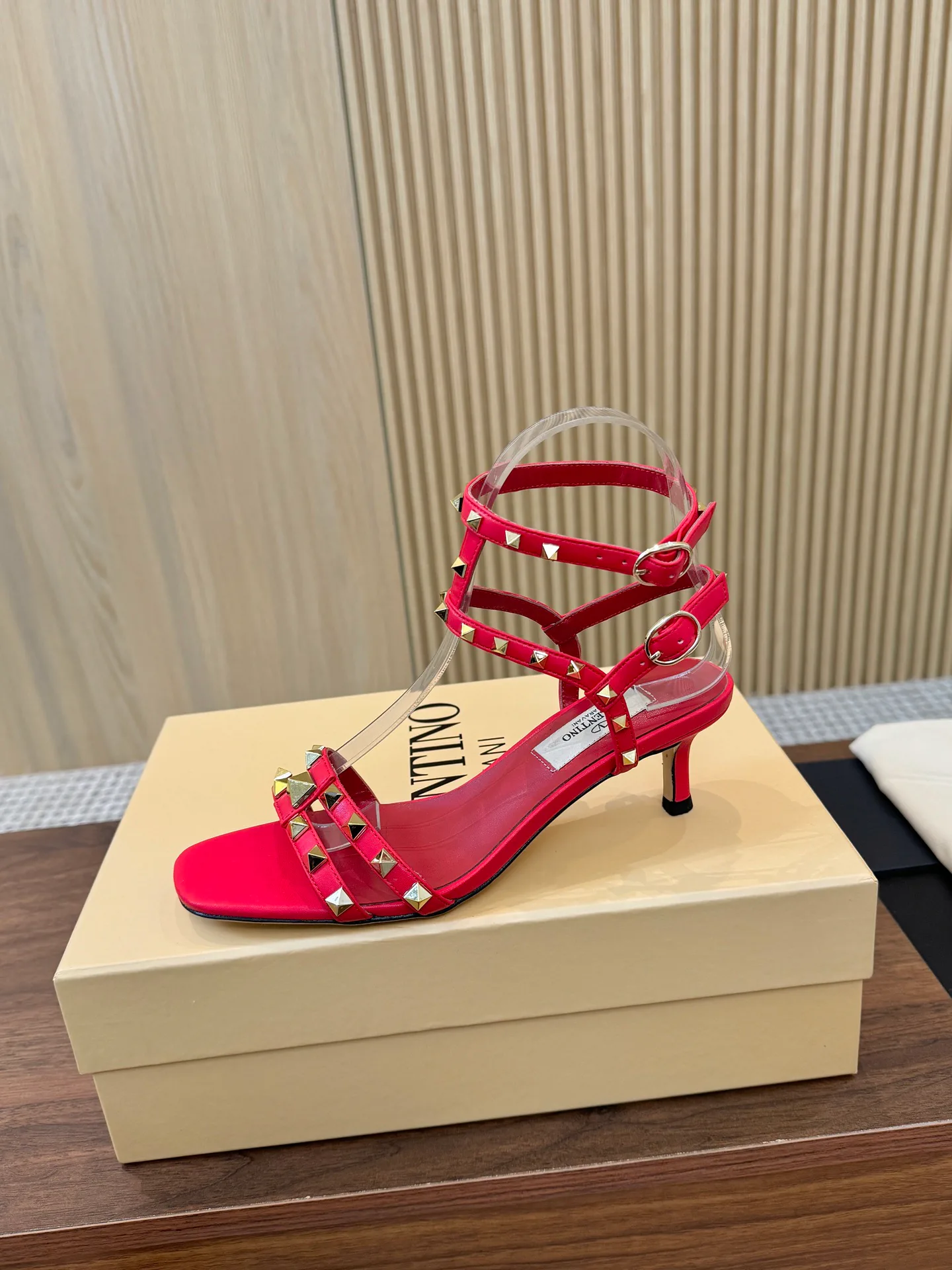 Босоножки Женские Valentino 17411470
