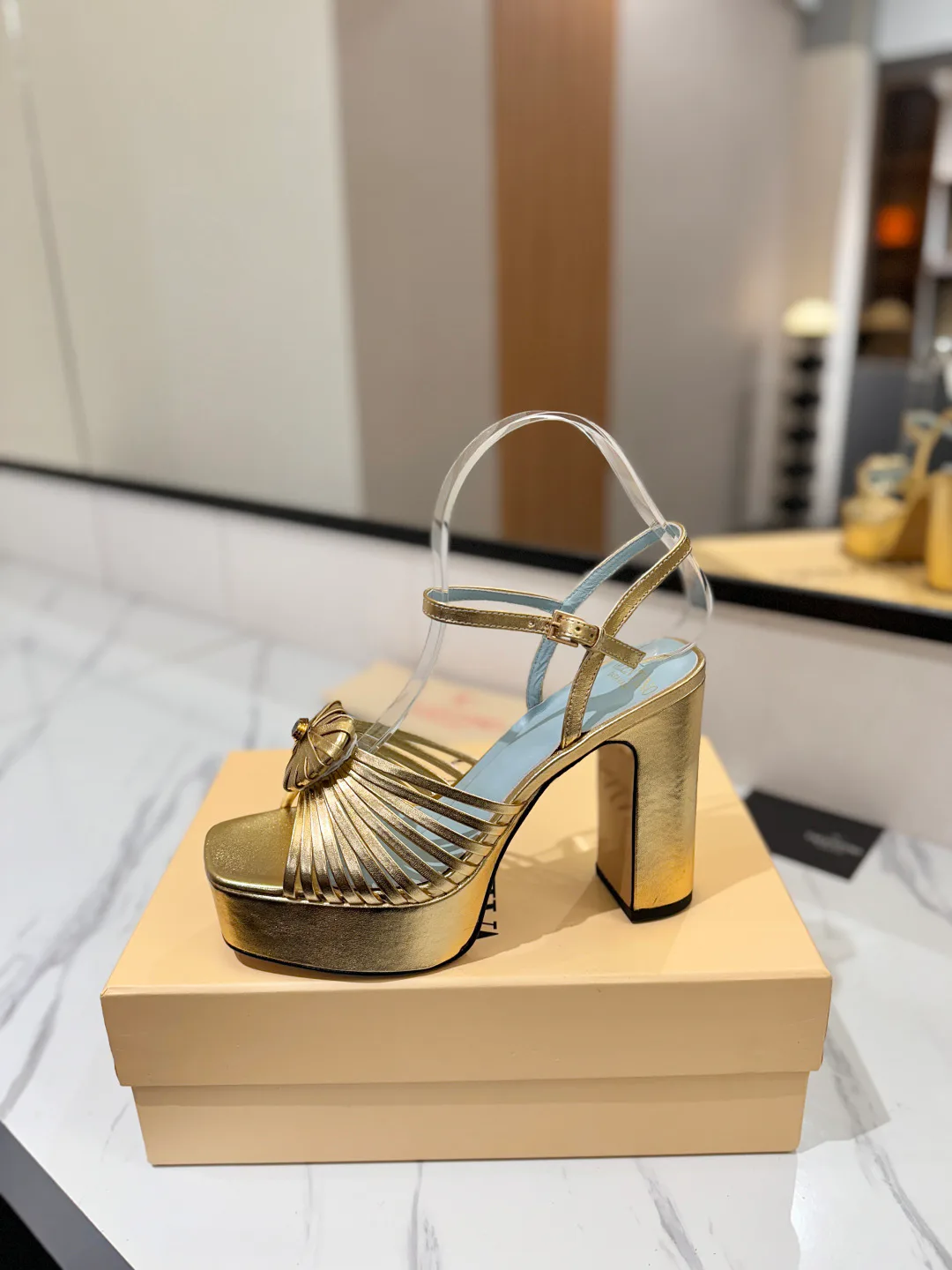 Босоножки Женские Valentino 10026783