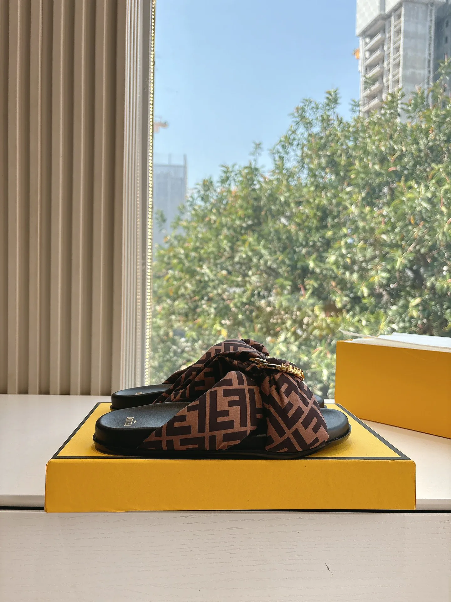 Шлепанцы Женские Fendi 26010