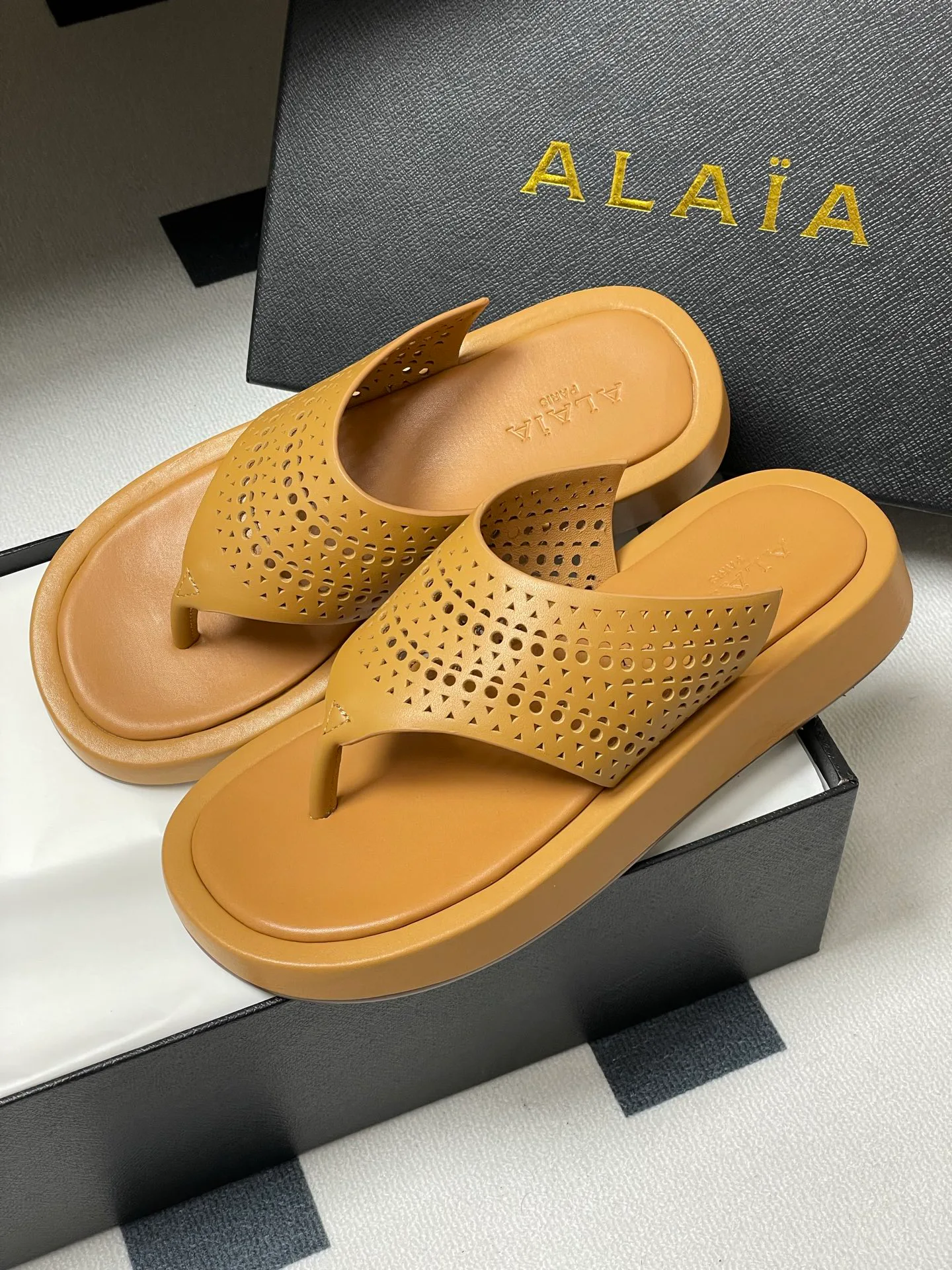 Шлепанцы Женские Alaia 22787
