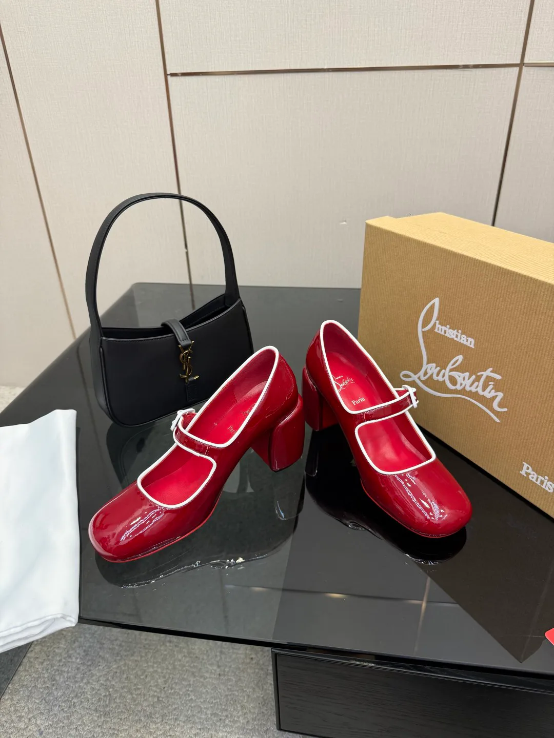 Туфли Женские Christian Louboutin 555383